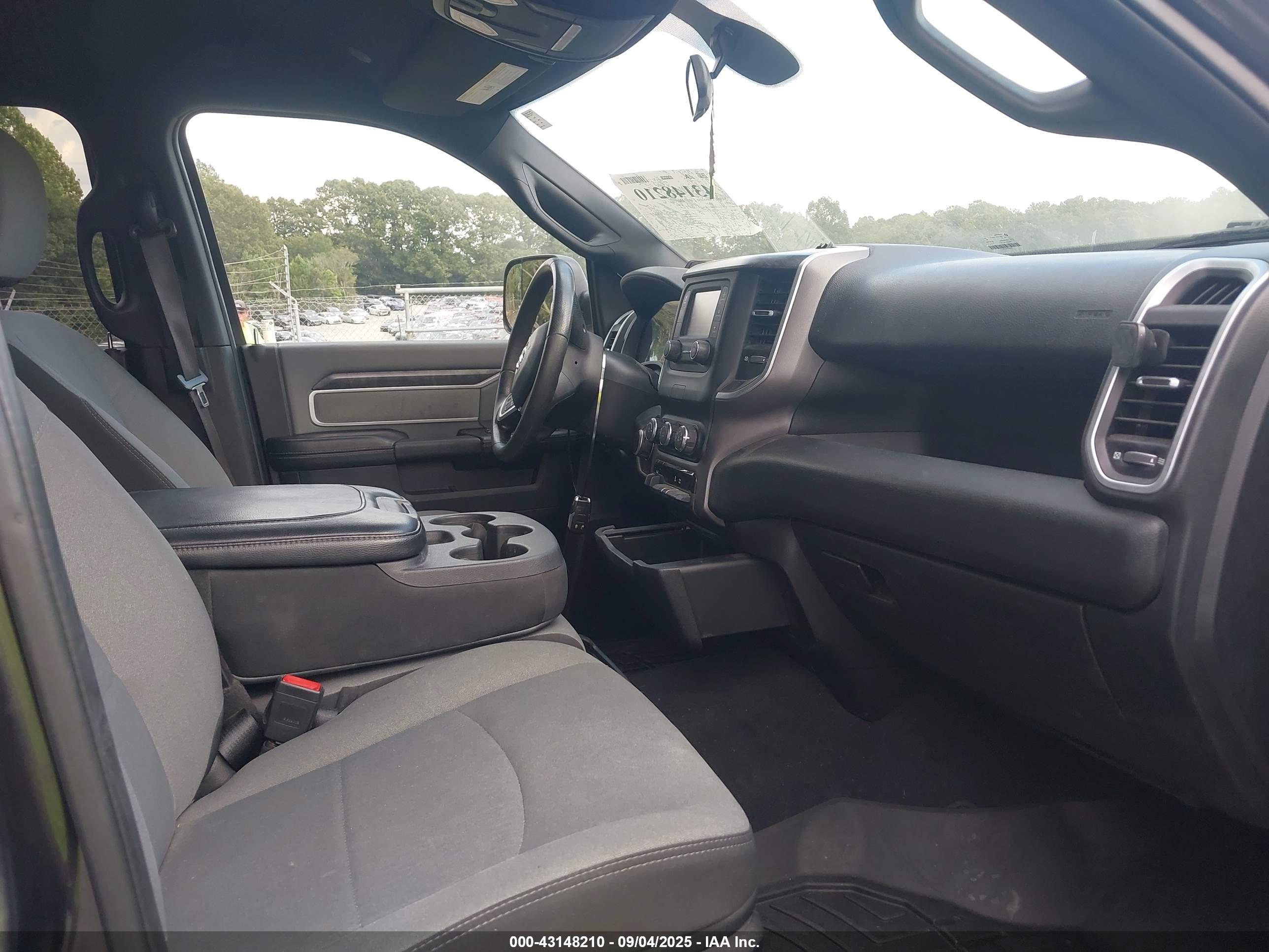 RAM 2500 image 5