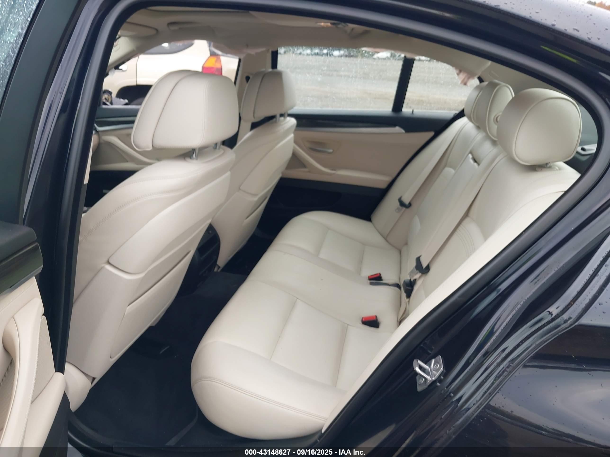 BMW 550I image 8