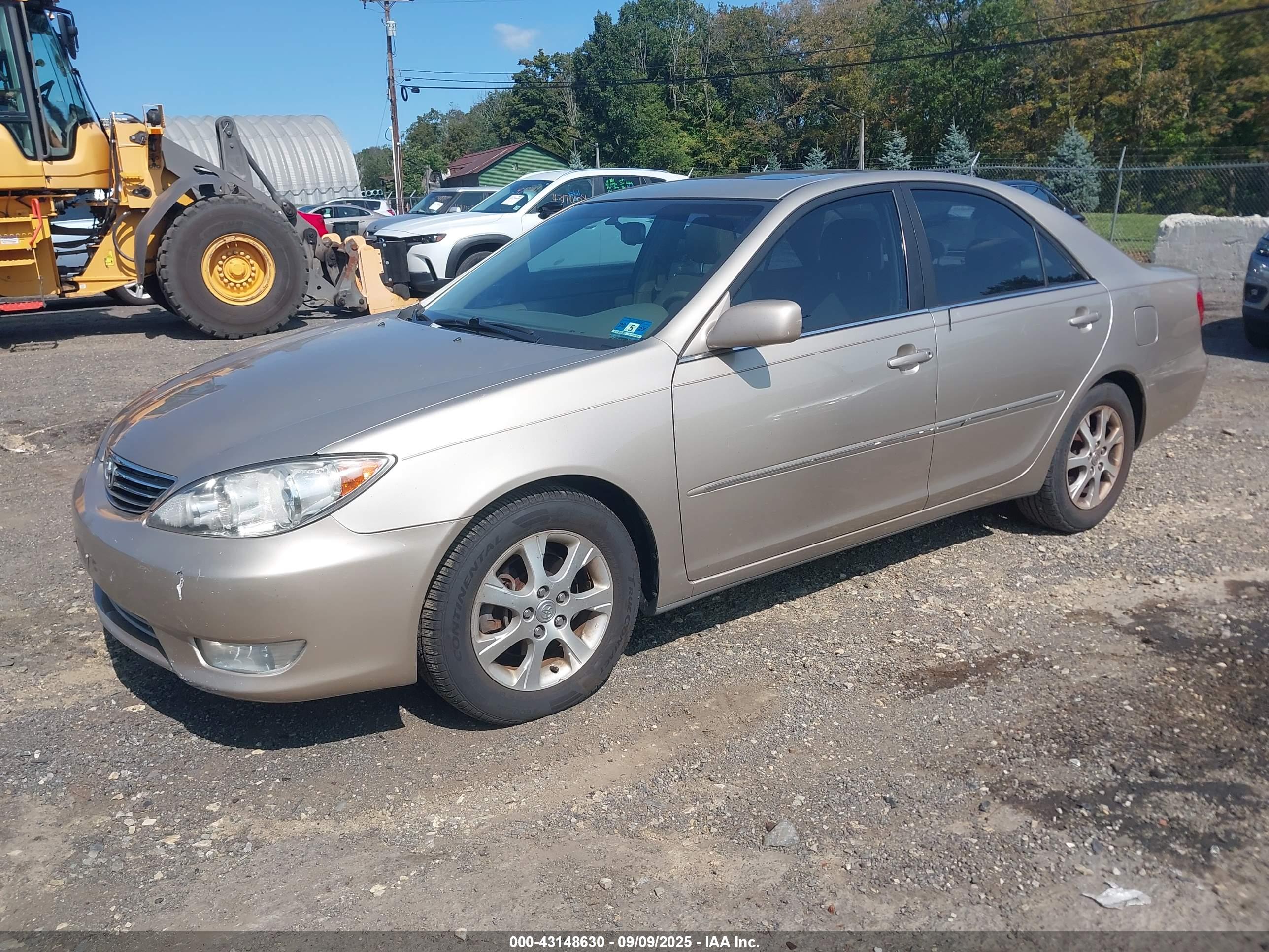 TOYOTA CAMRY image 2