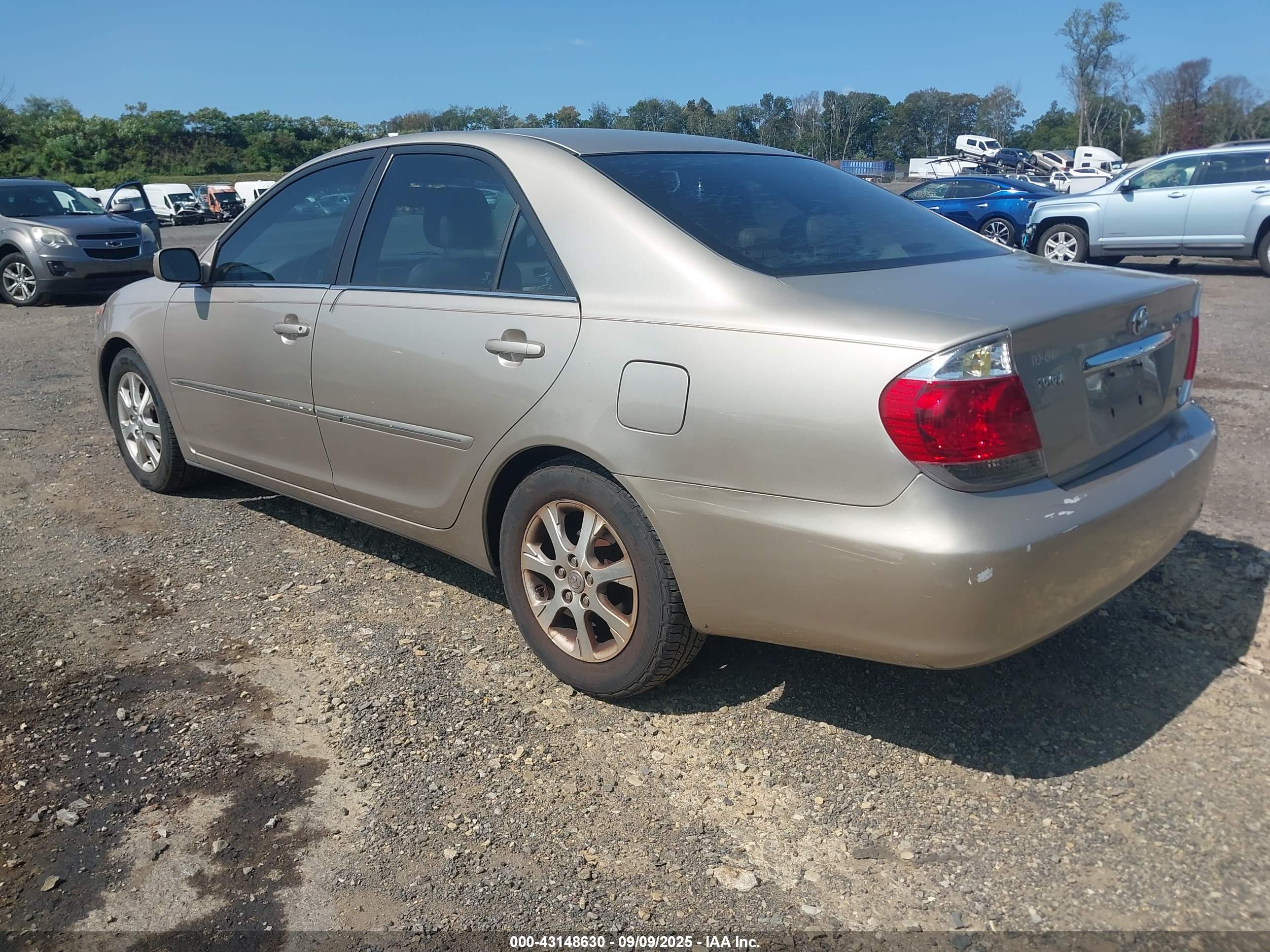 TOYOTA CAMRY image 3