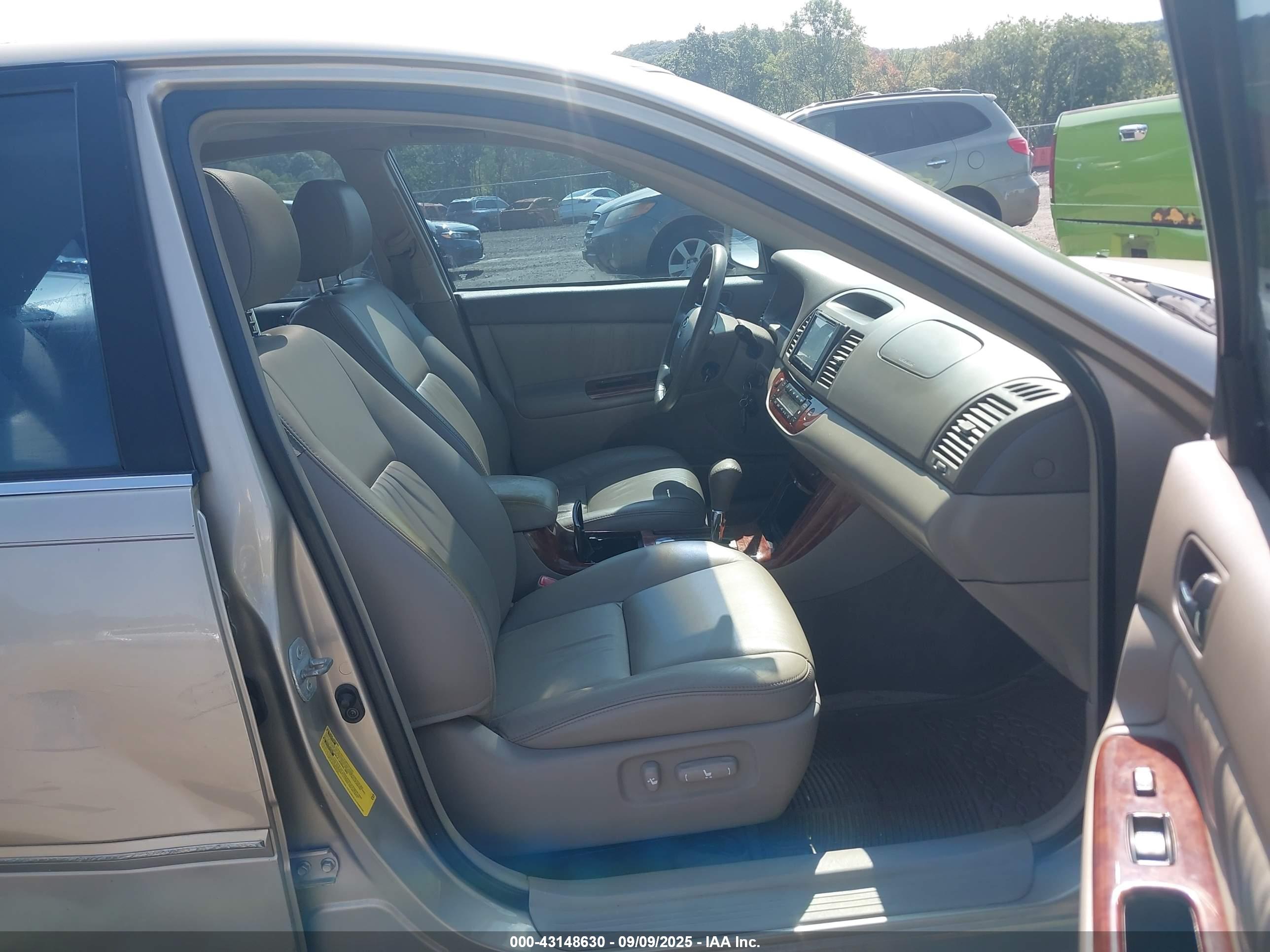 TOYOTA CAMRY image 5