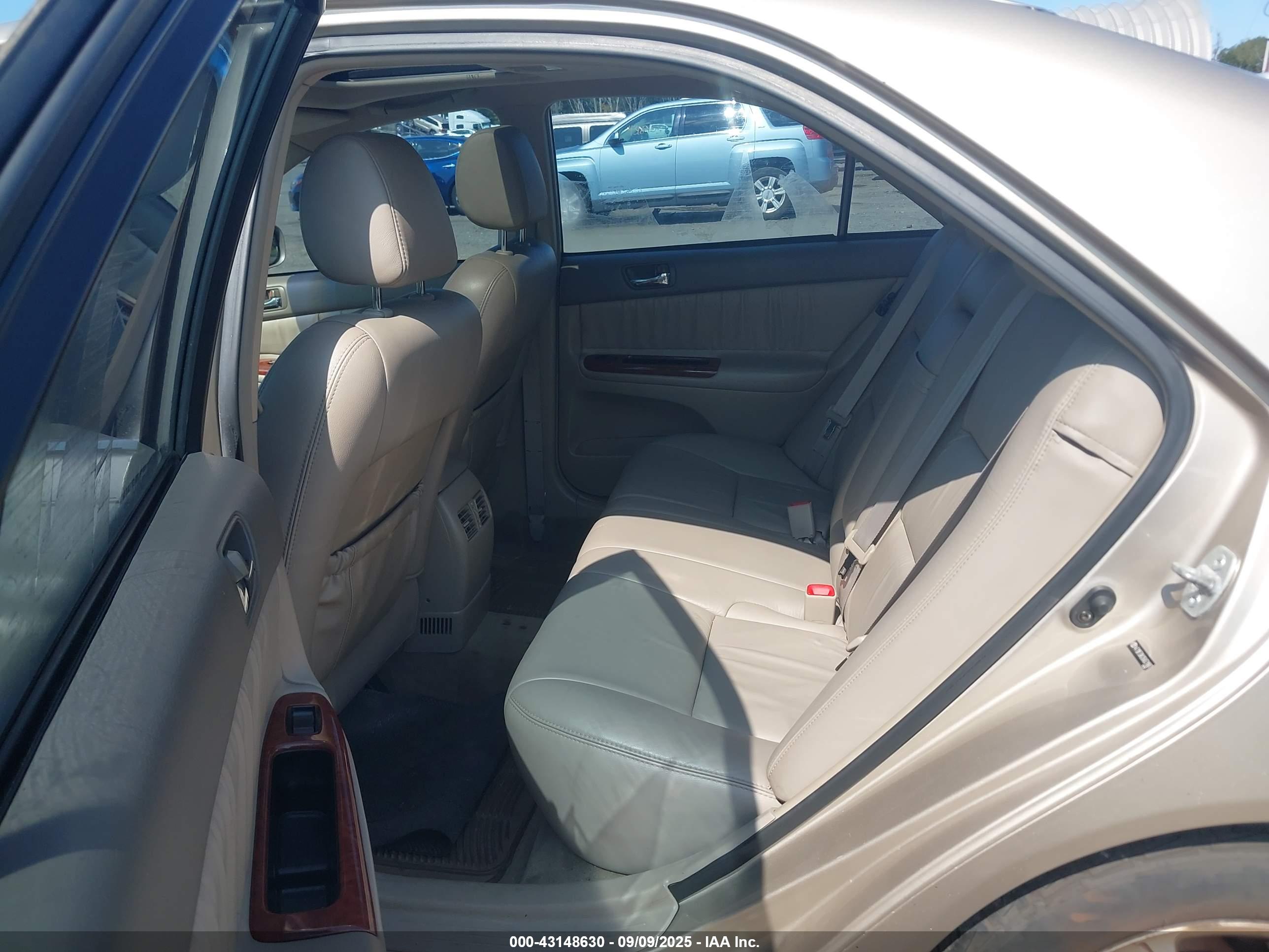 TOYOTA CAMRY image 8
