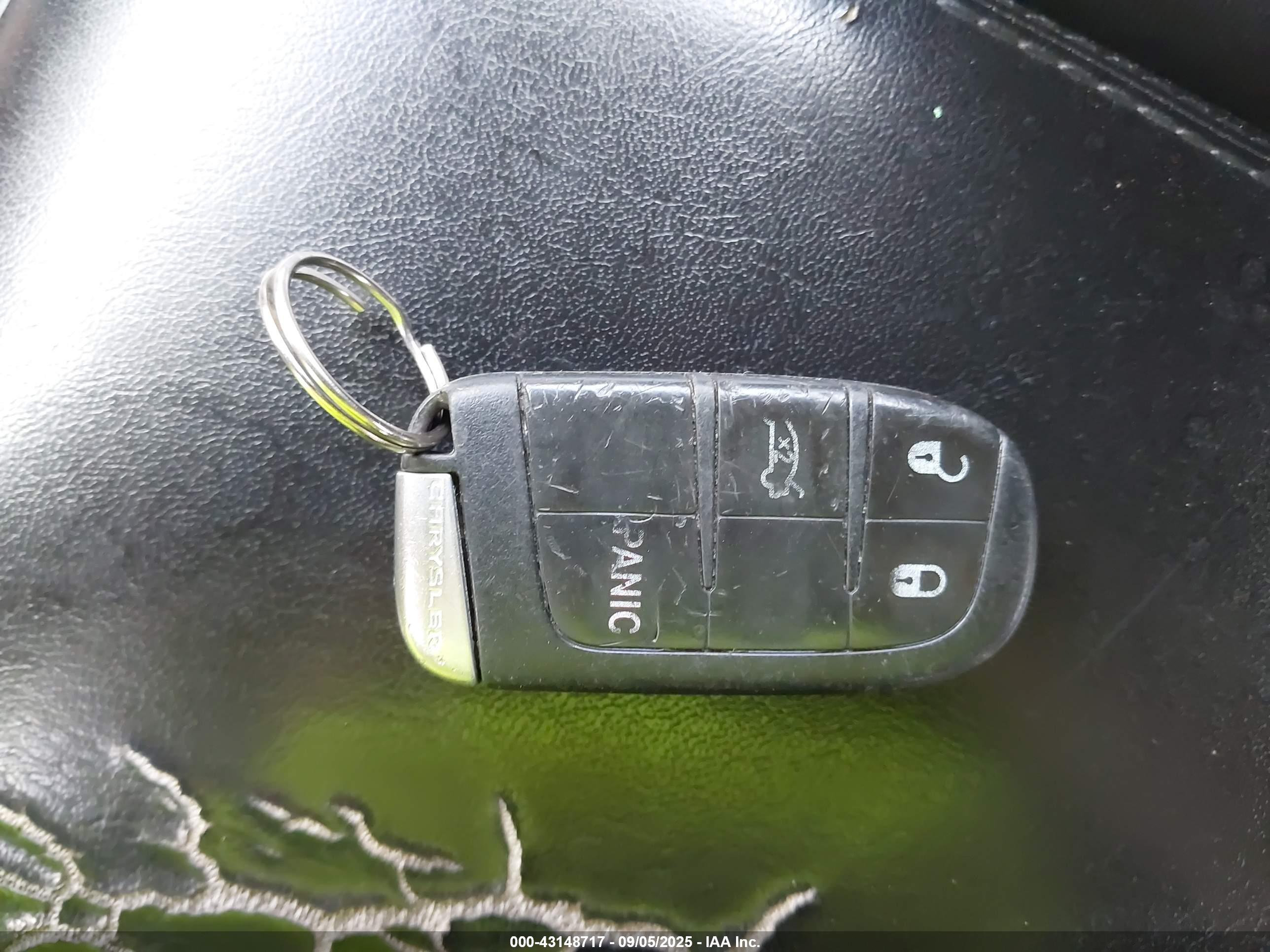 CHRYSLER 300 image 11
