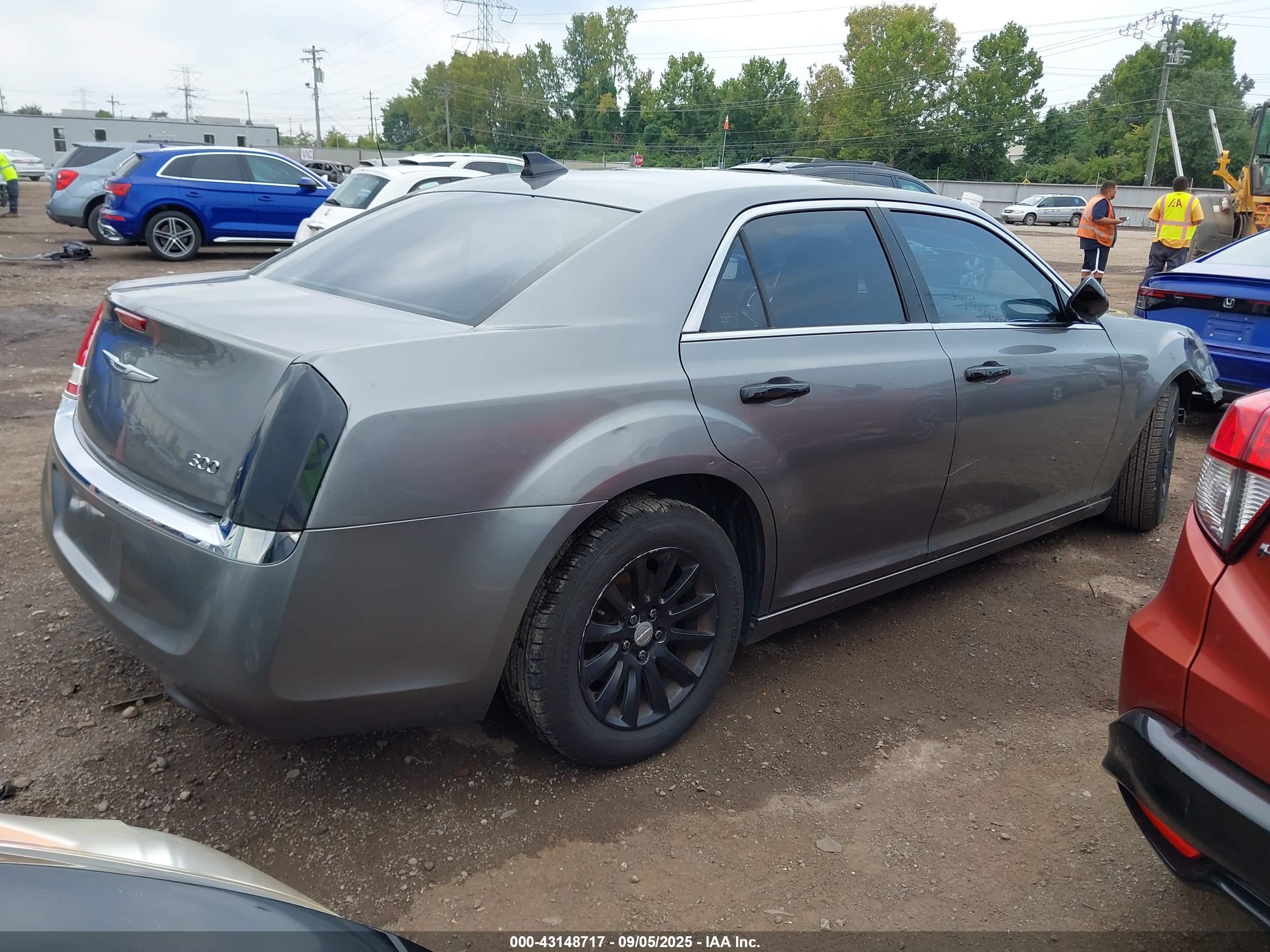 CHRYSLER 300 image 4