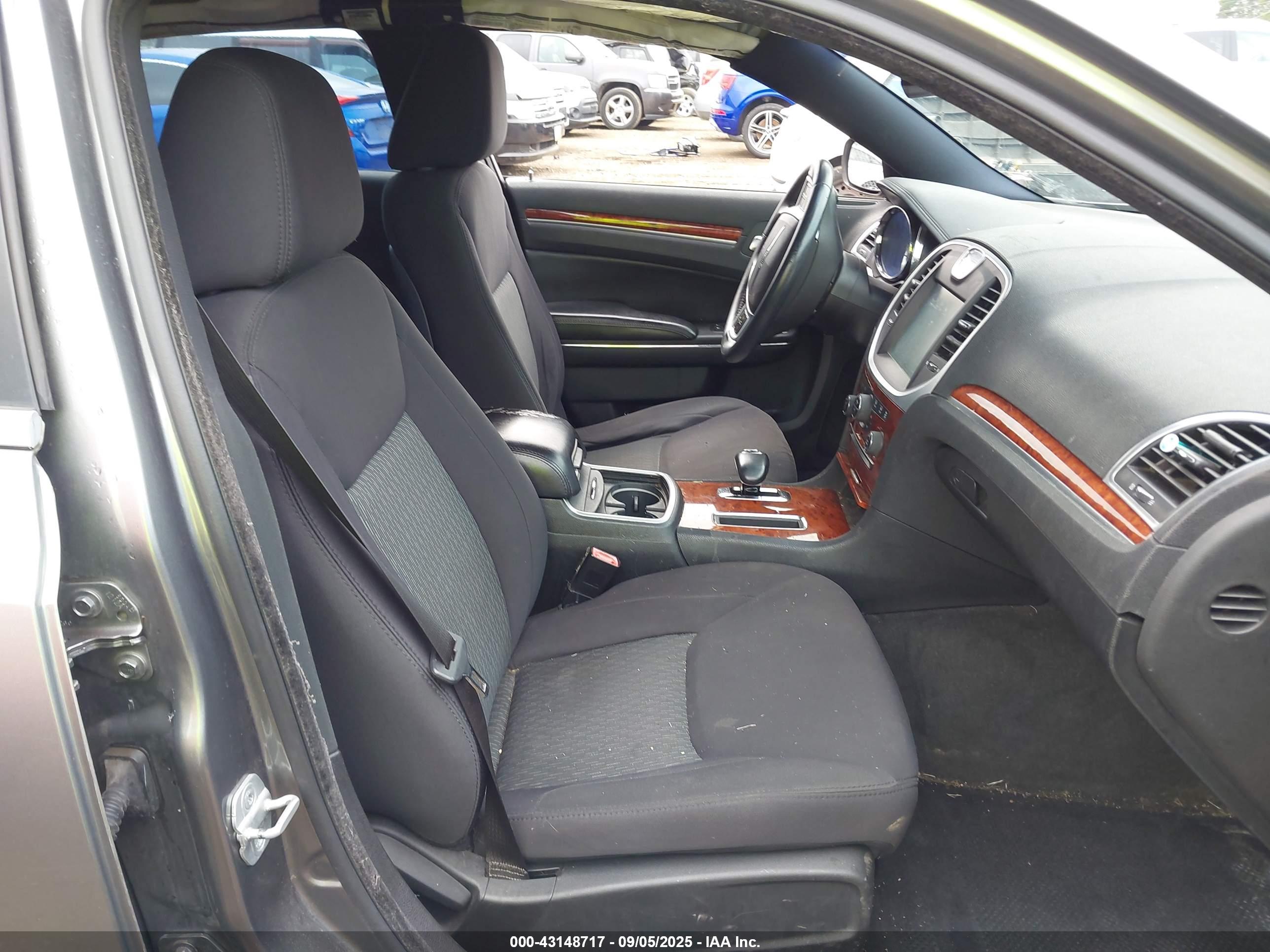 CHRYSLER 300 image 5
