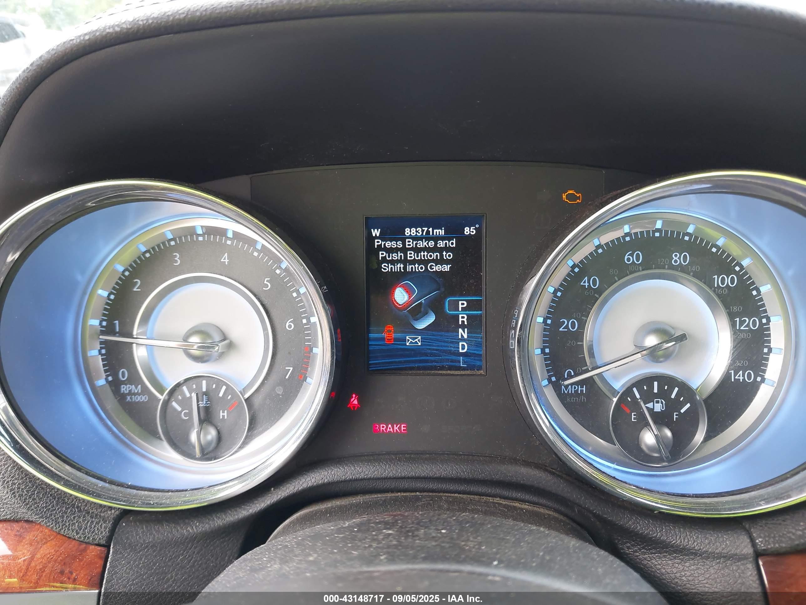CHRYSLER 300 image 7