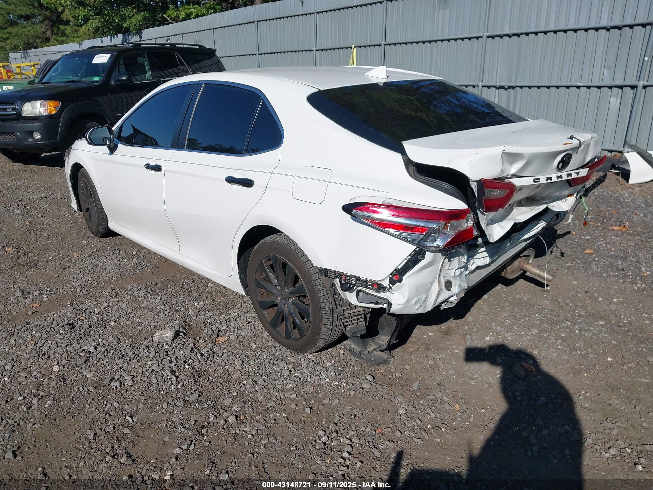 TOYOTA CAMRY image 3