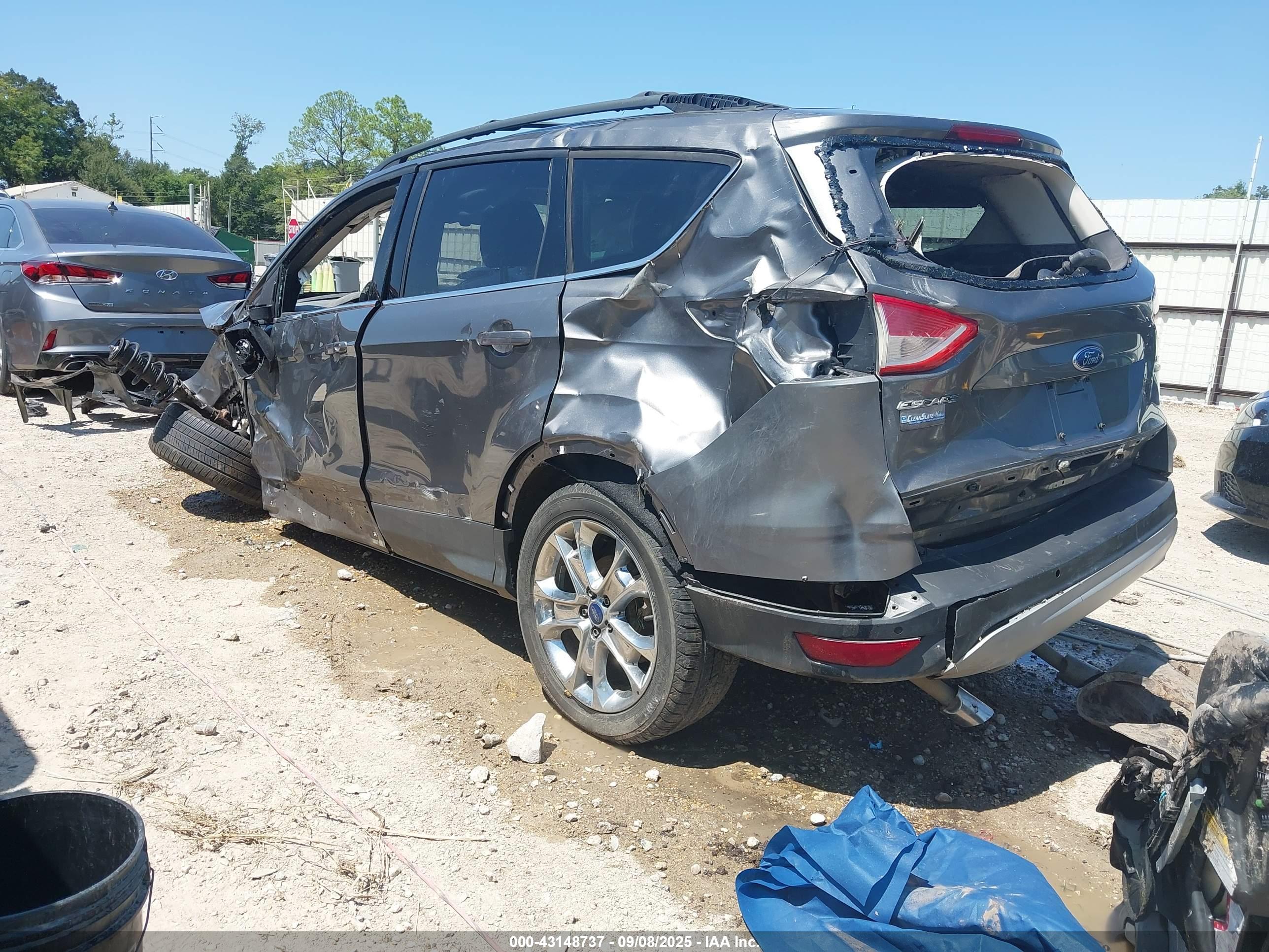 FORD ESCAPE image 3