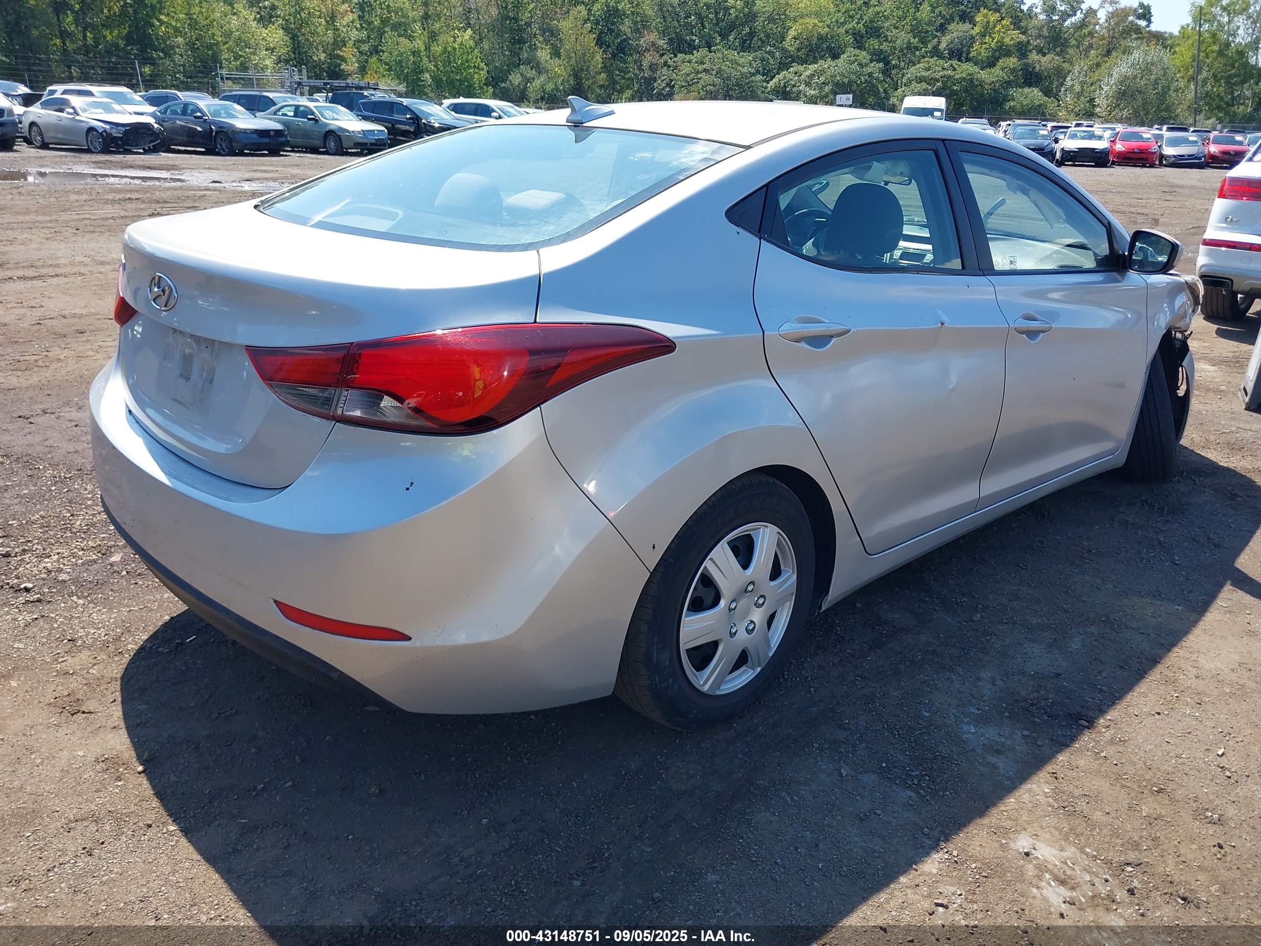 HYUNDAI ELANTRA image 4