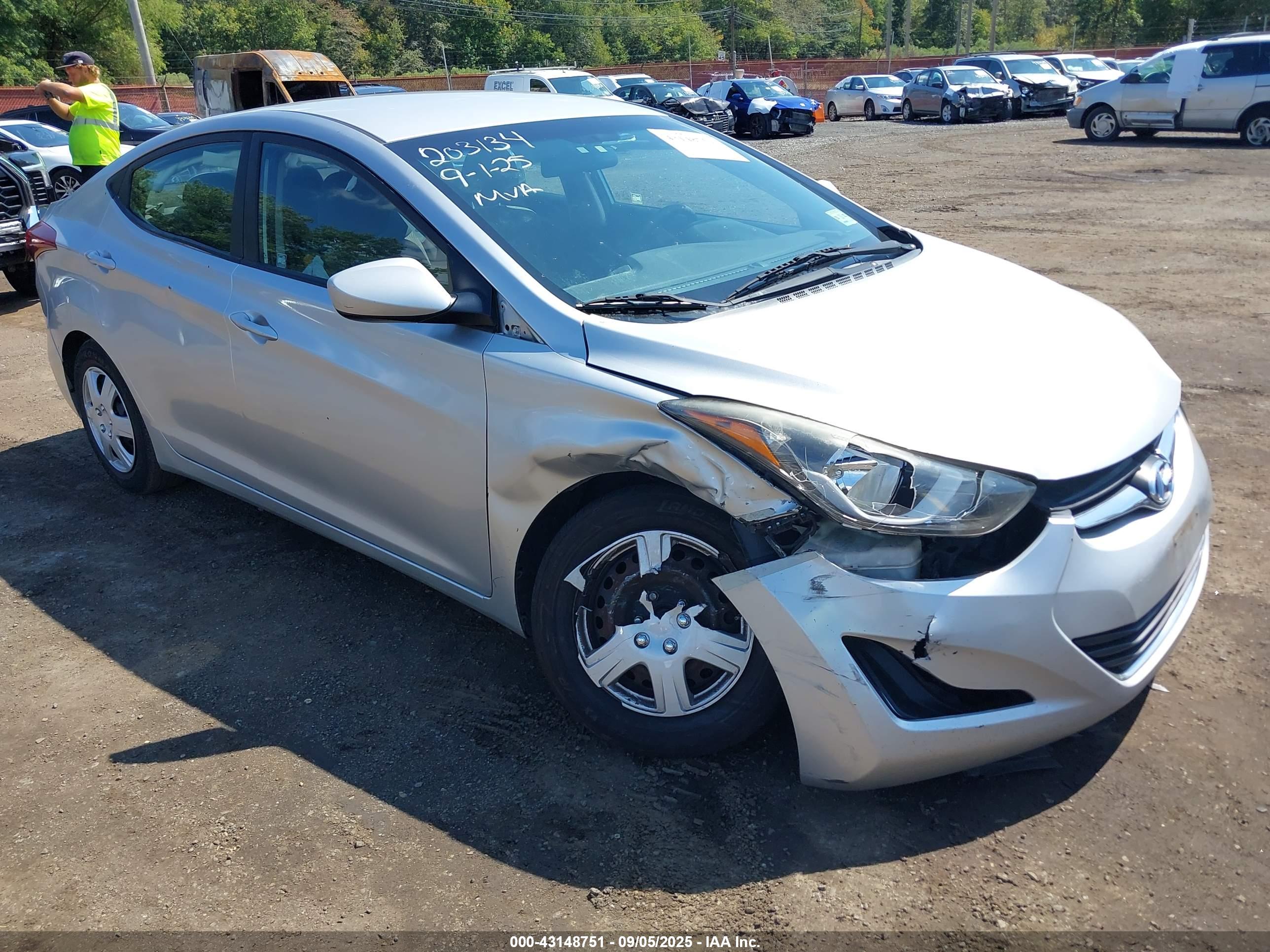 HYUNDAI ELANTRA image 6