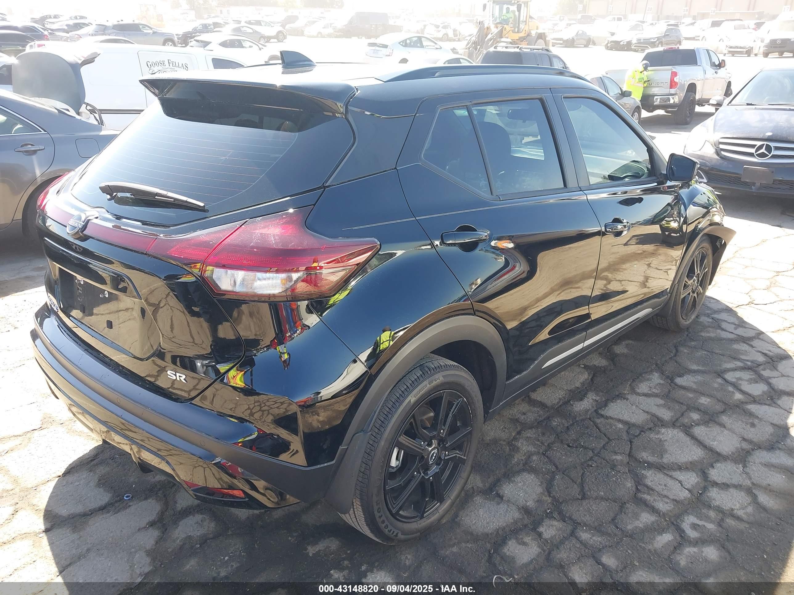 NISSAN KICKS image 4