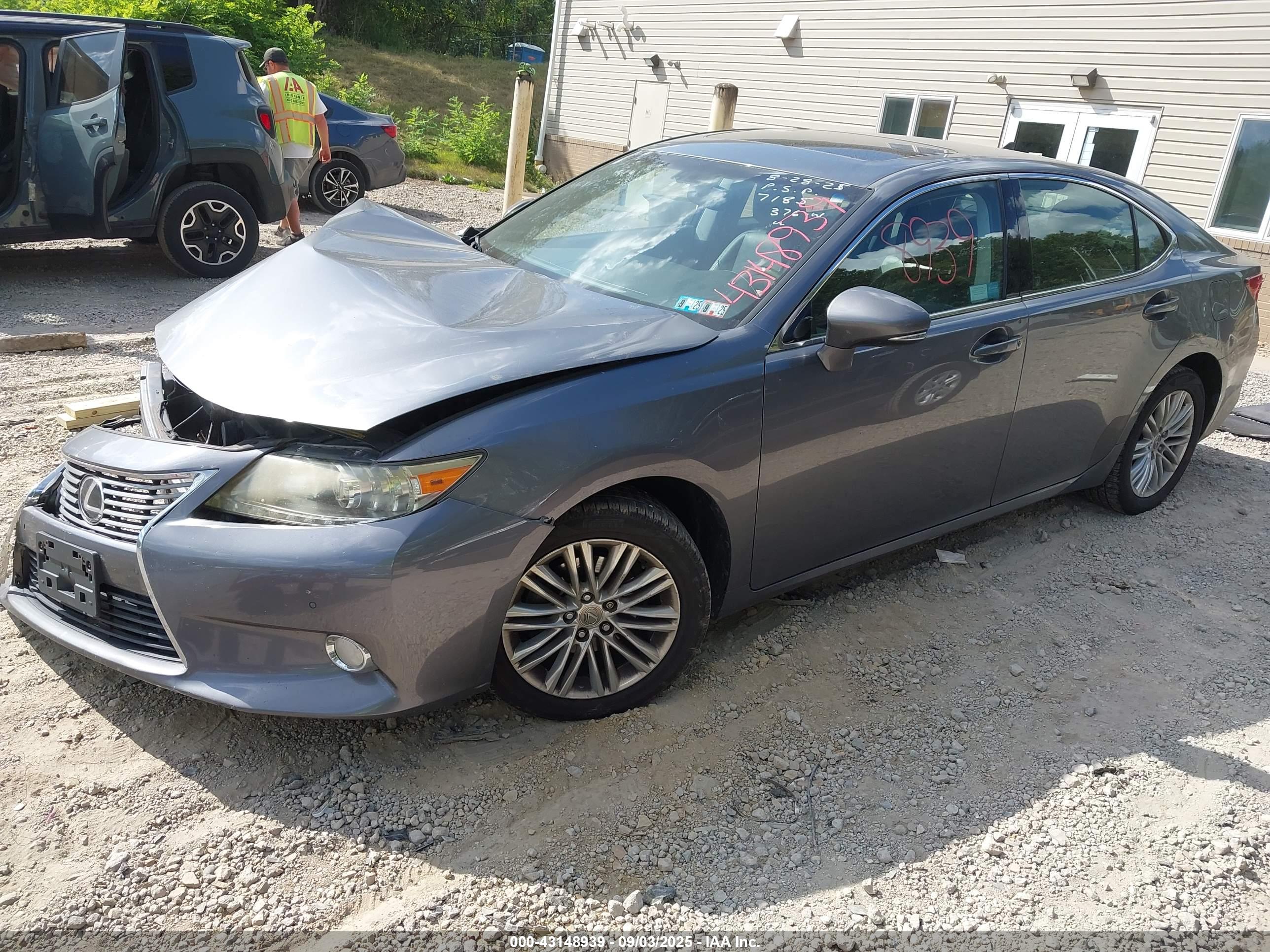 LEXUS ES image 2
