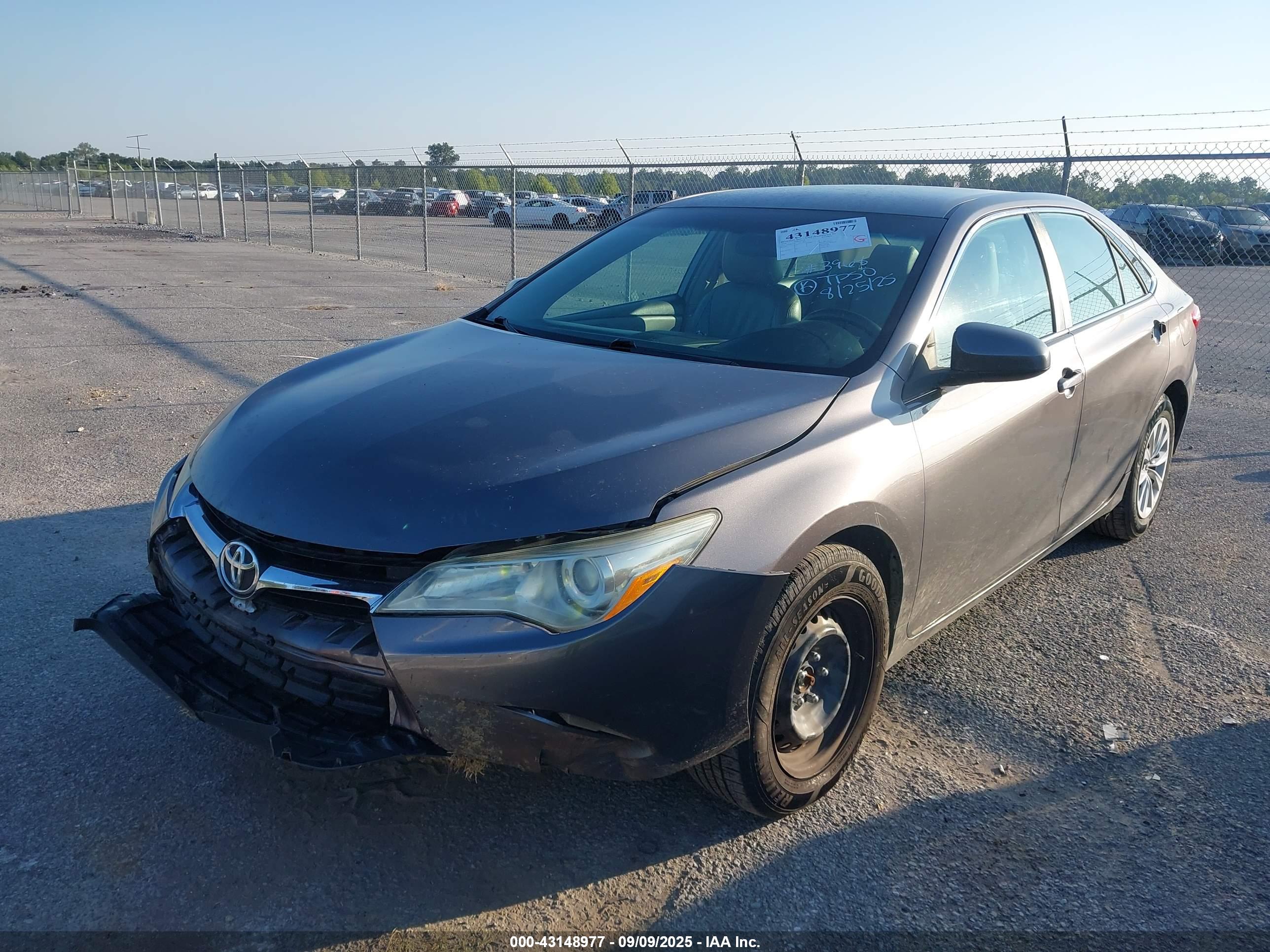 TOYOTA CAMRY image 2