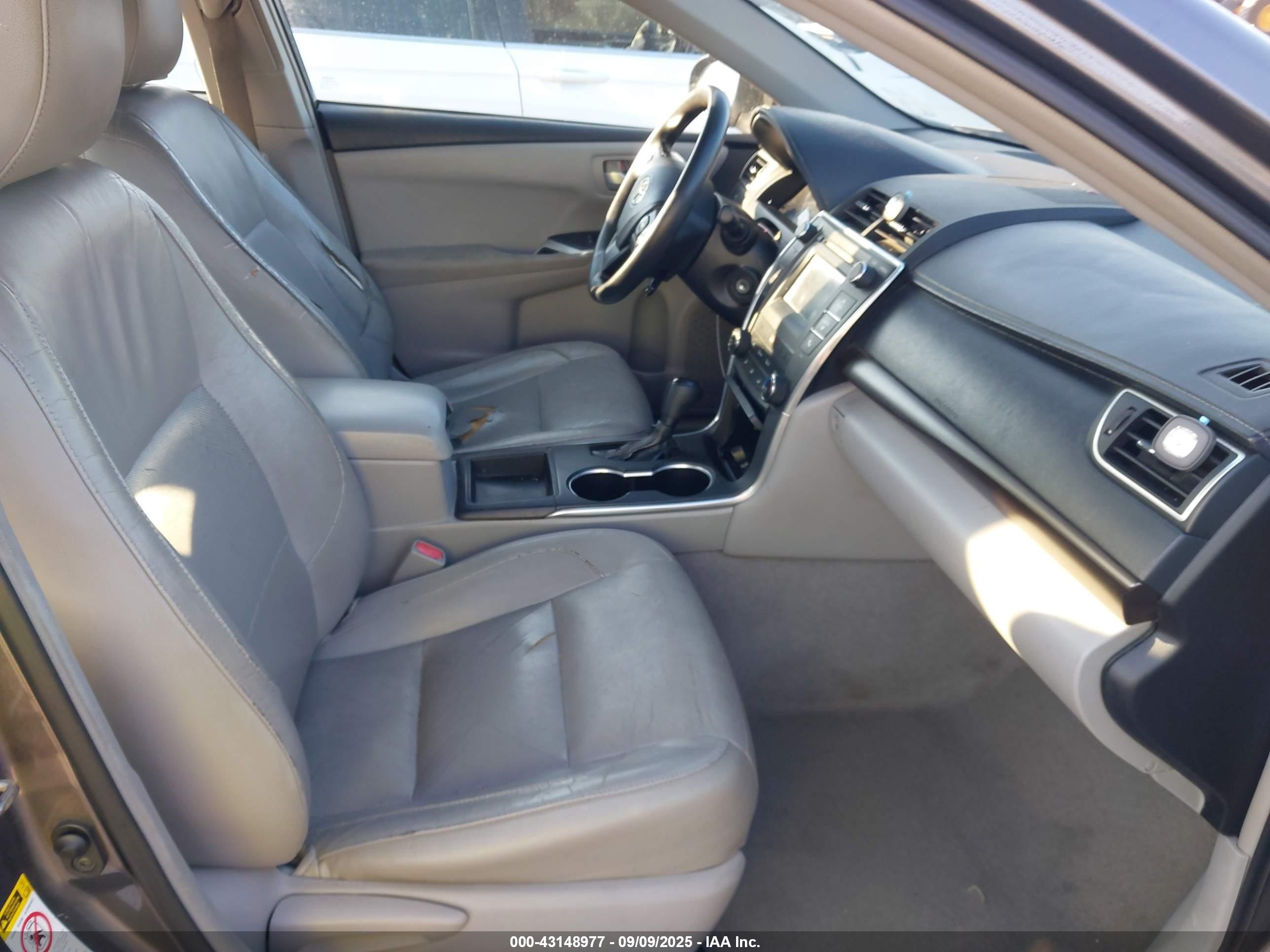 TOYOTA CAMRY image 5