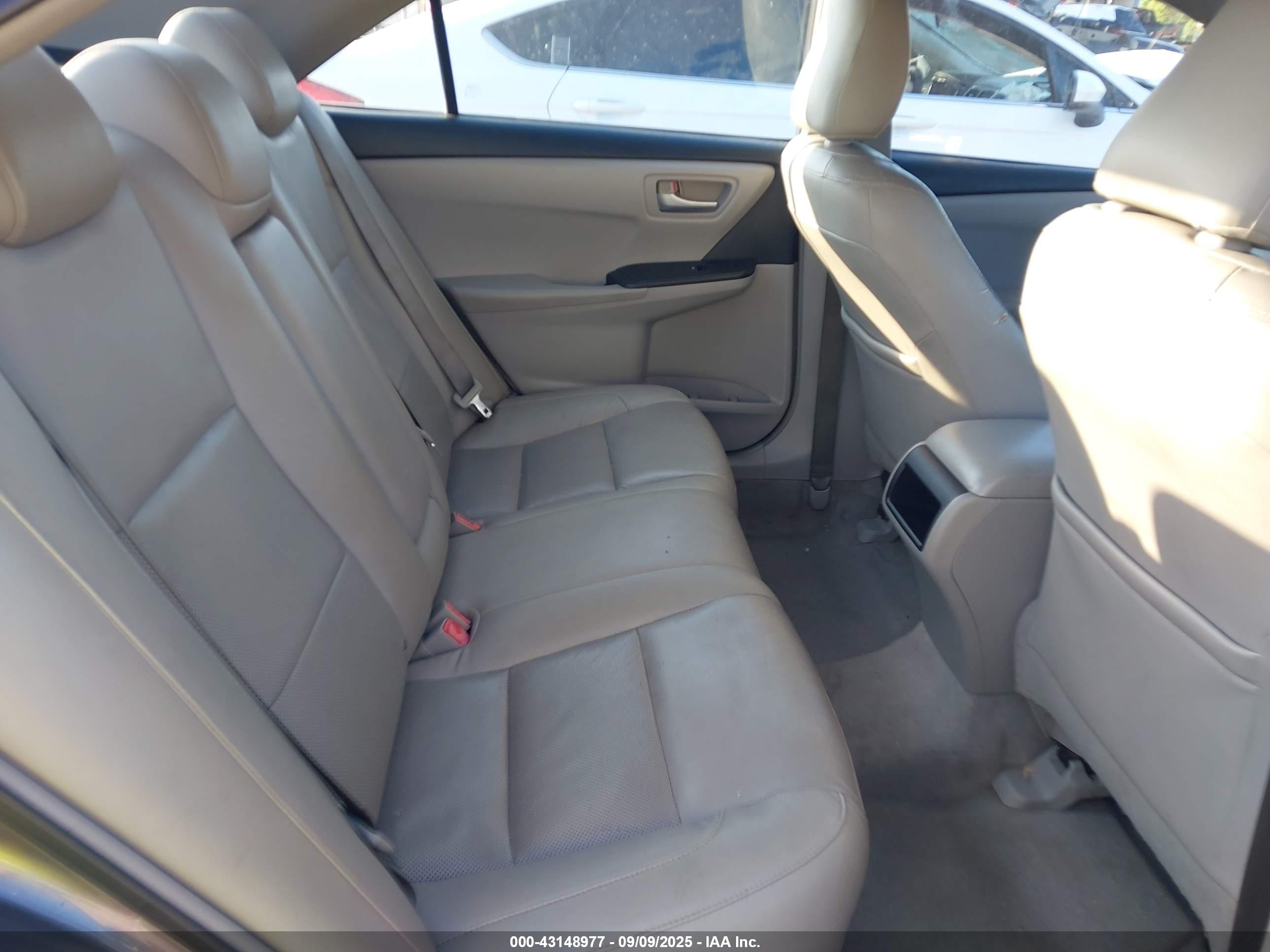 TOYOTA CAMRY image 8