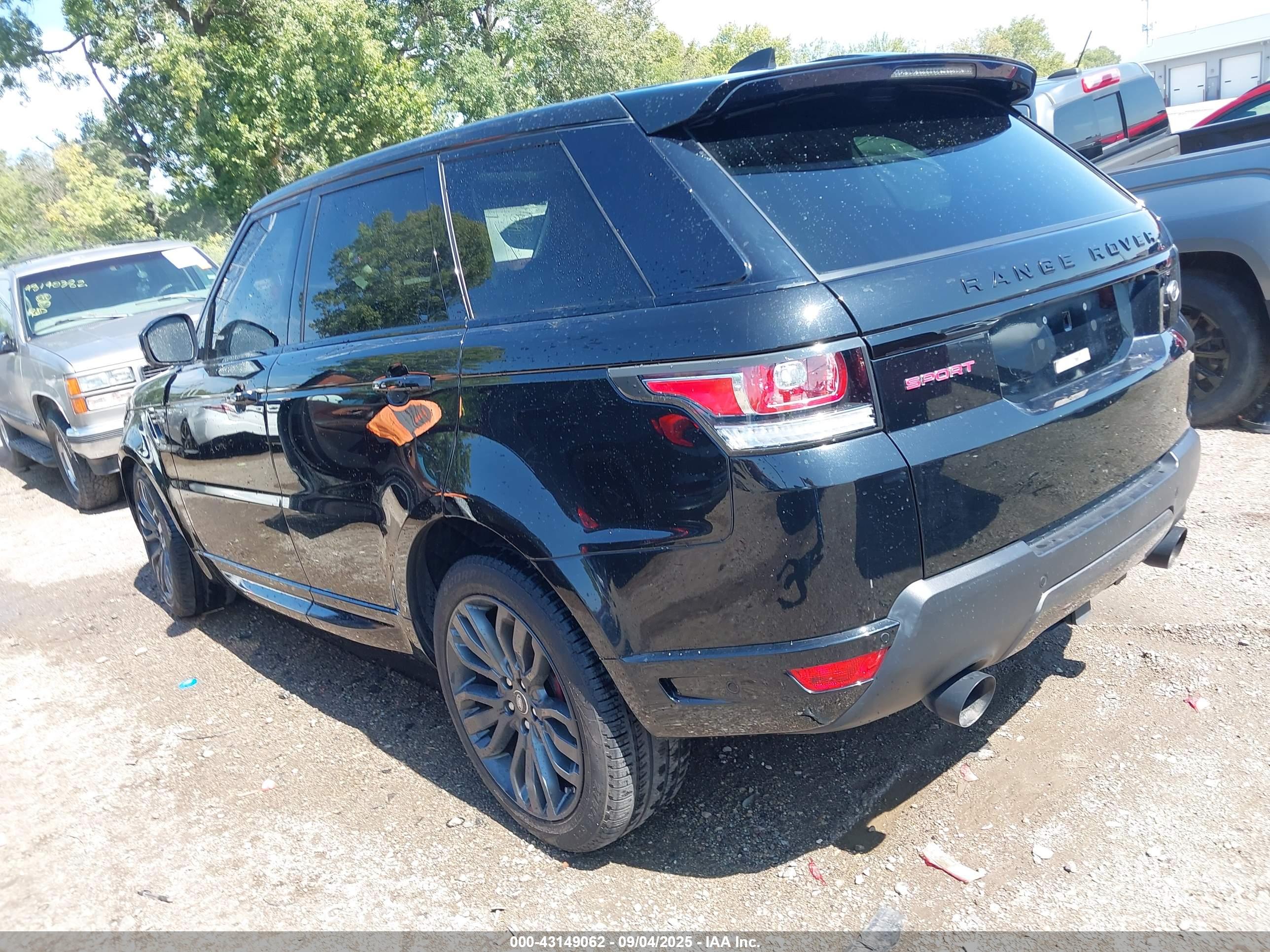 LAND ROVER image 3