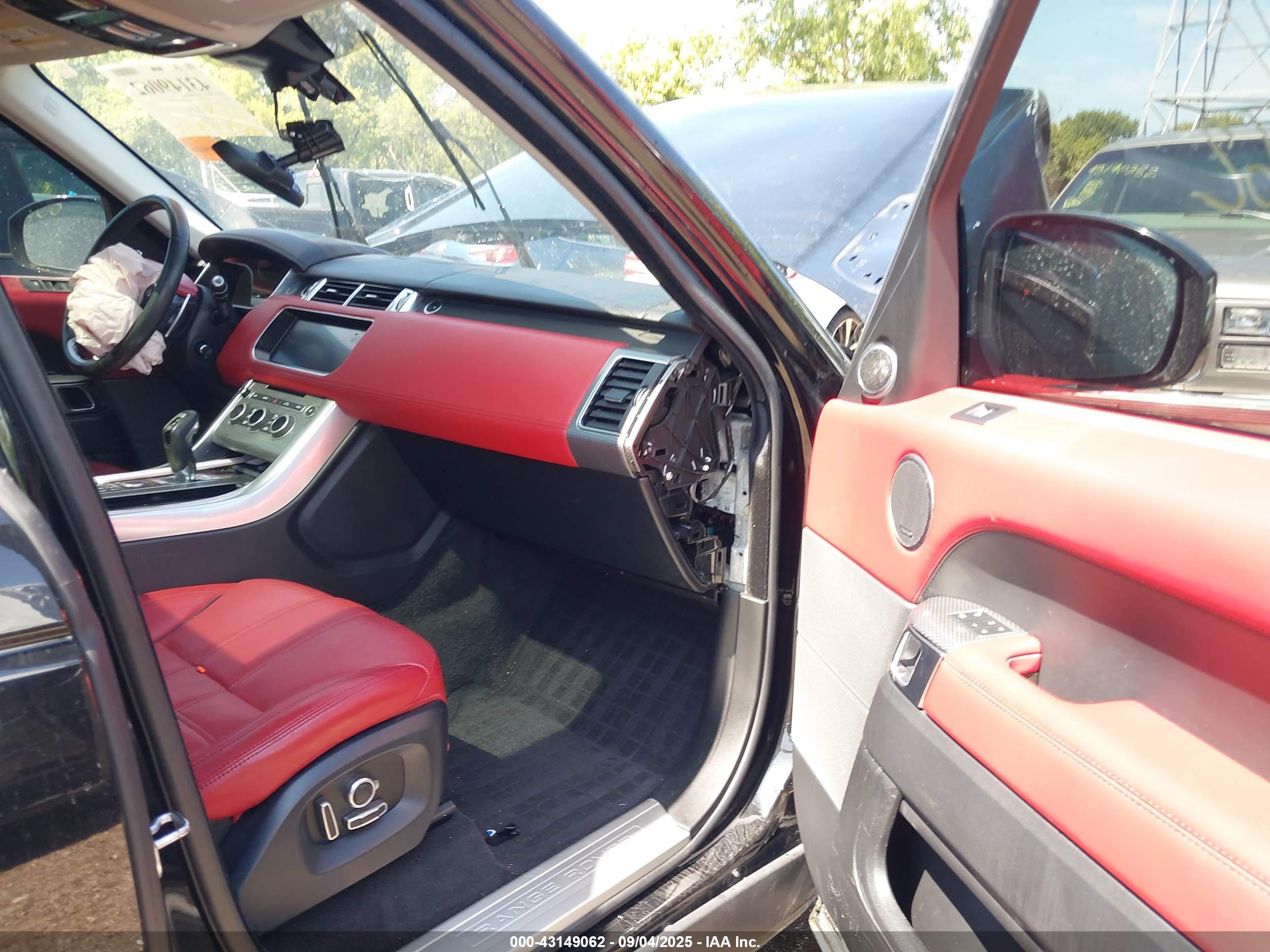 LAND ROVER image 5