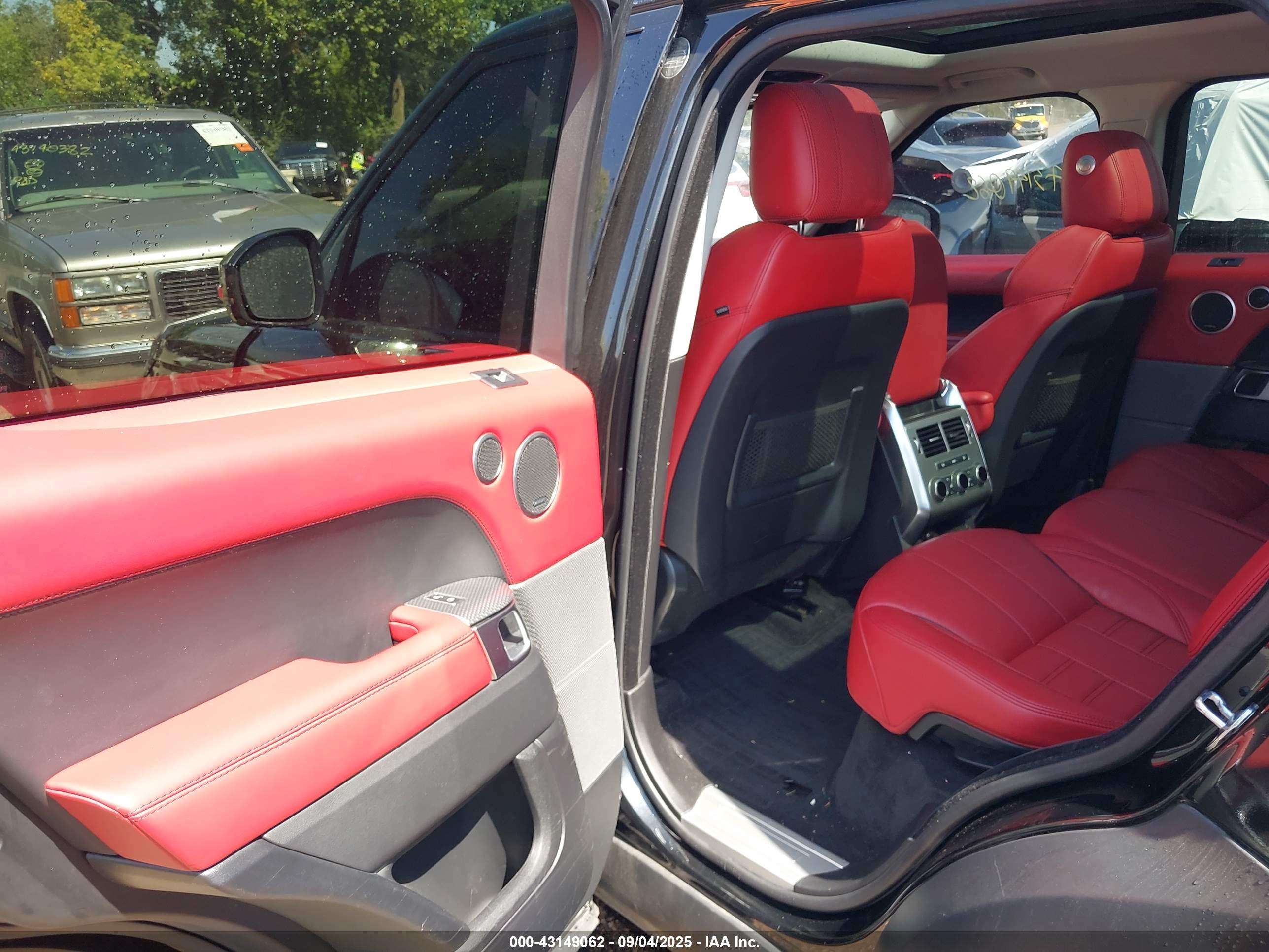 LAND ROVER image 8