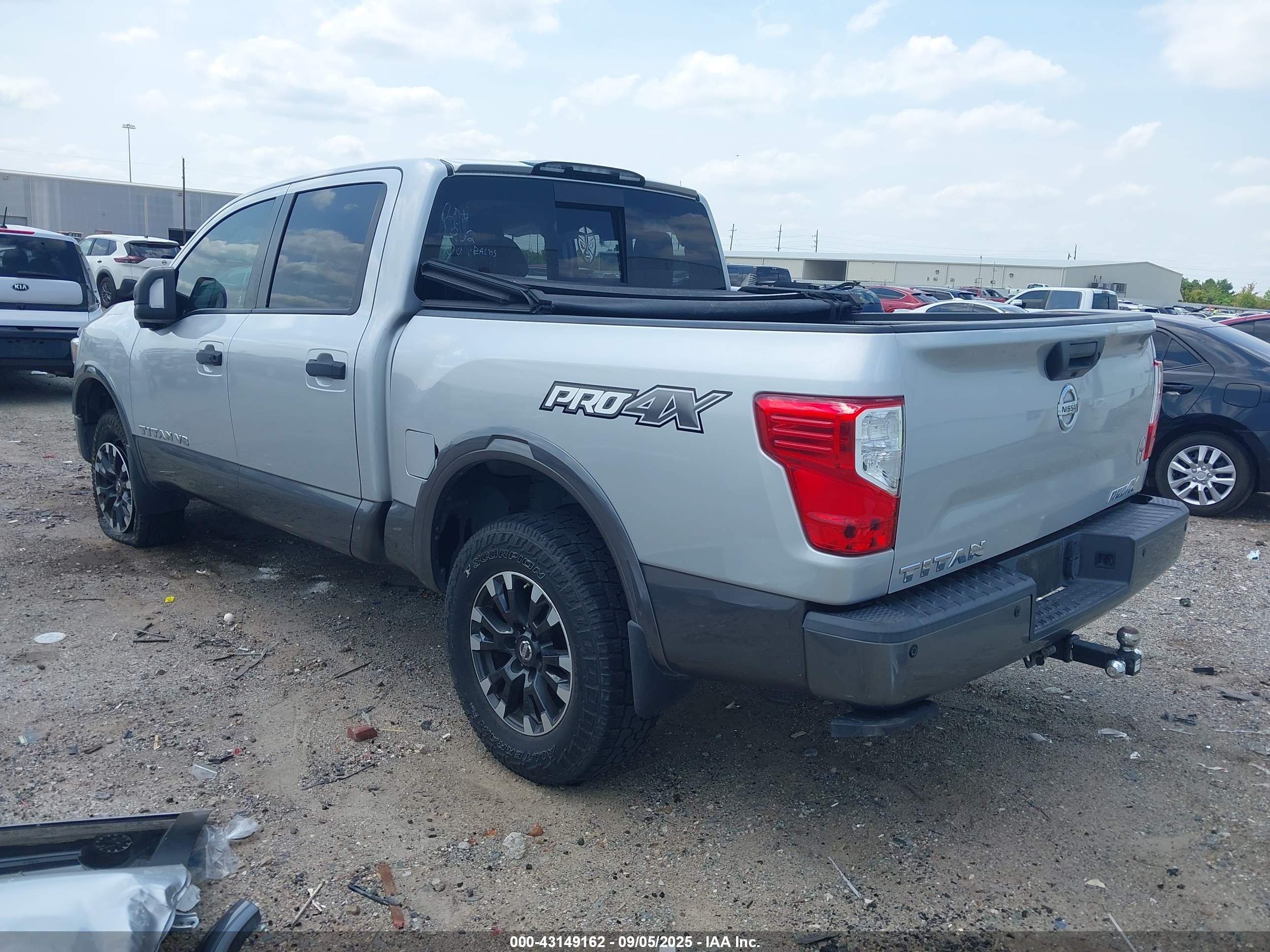 NISSAN TITAN image 3