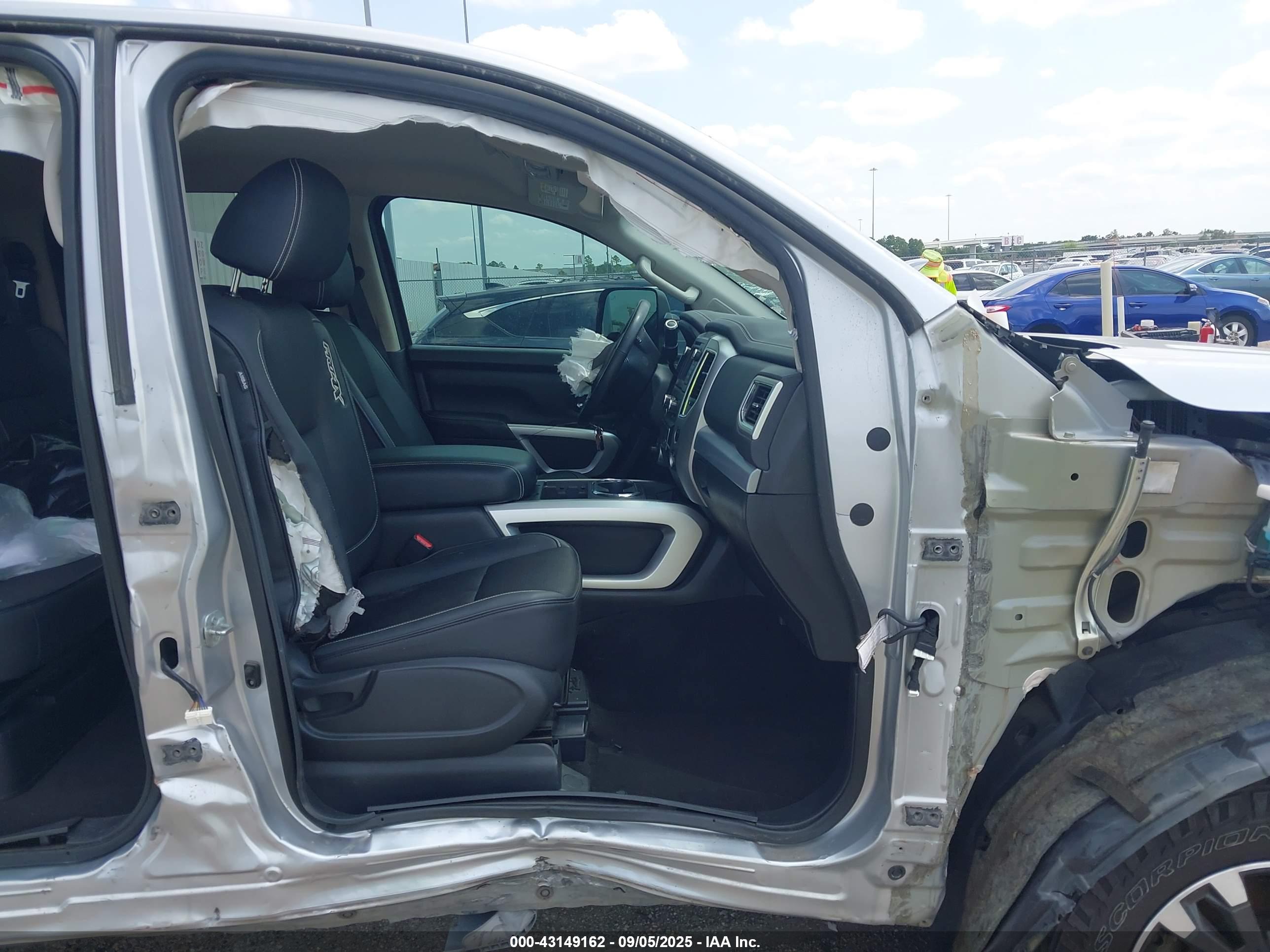 NISSAN TITAN image 5