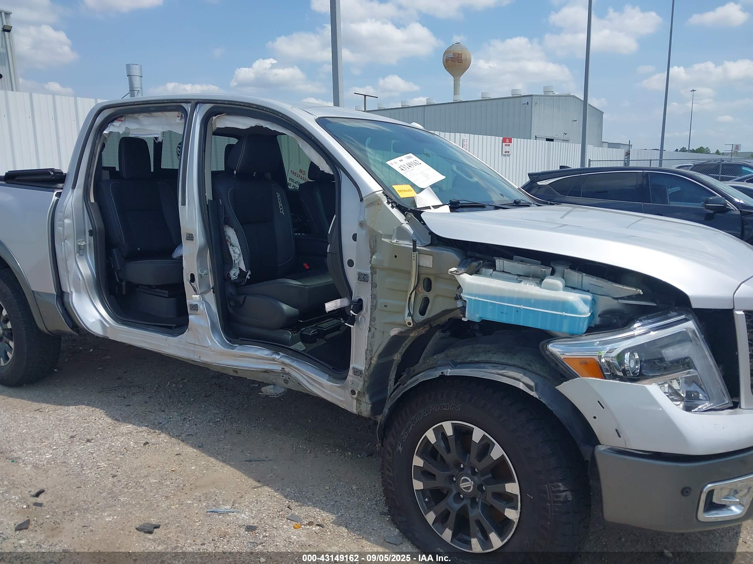 NISSAN TITAN image 6