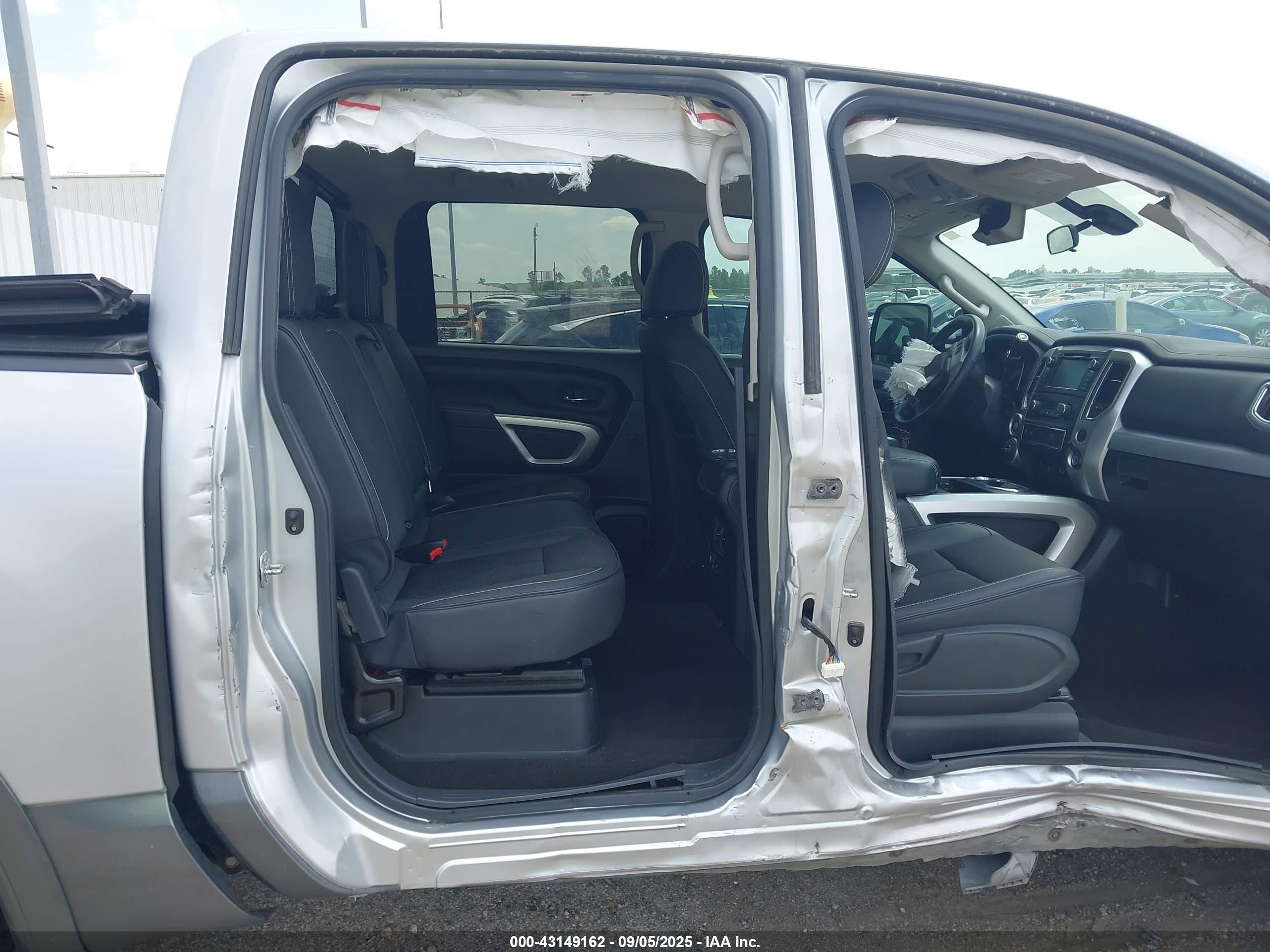NISSAN TITAN image 8