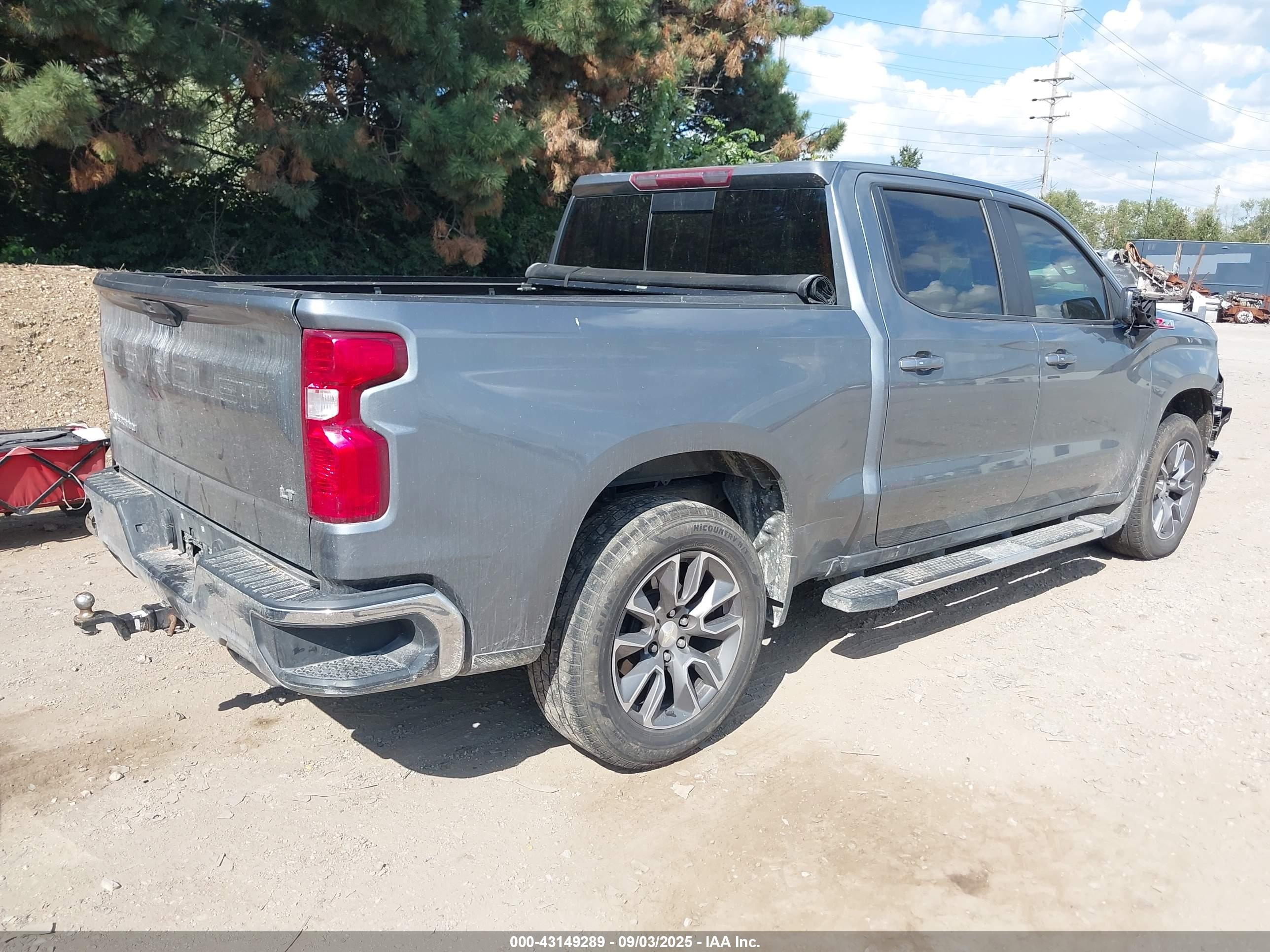 CHEVROLET SILVERADO image 4
