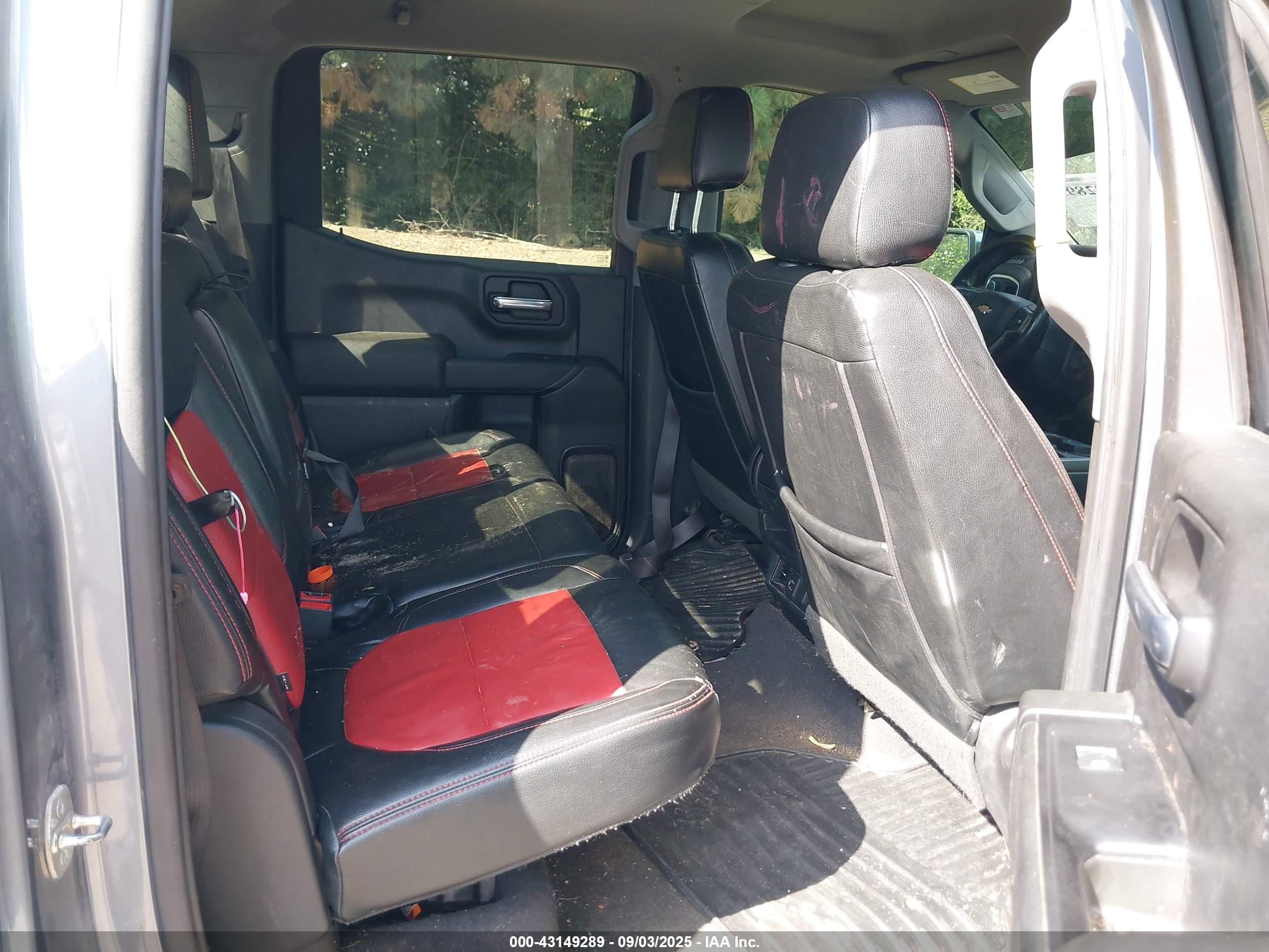 CHEVROLET SILVERADO image 8