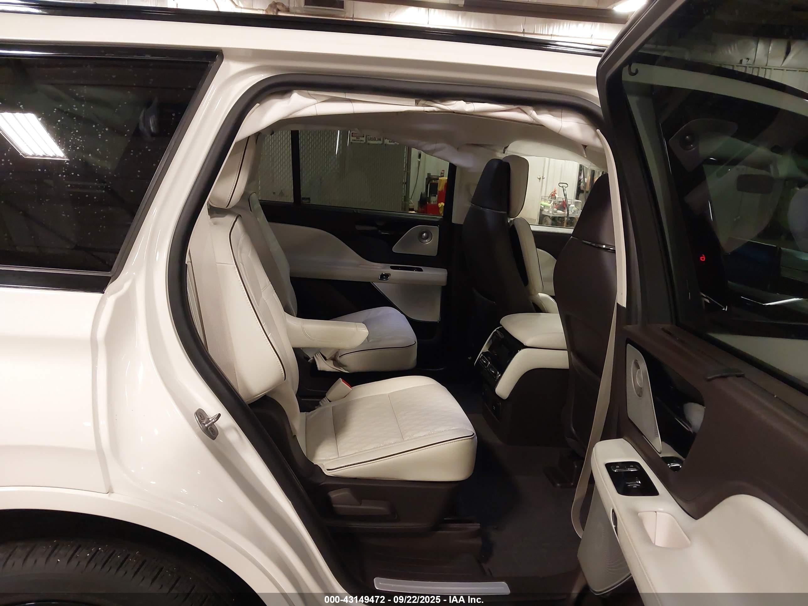 LINCOLN AVIATOR image 8