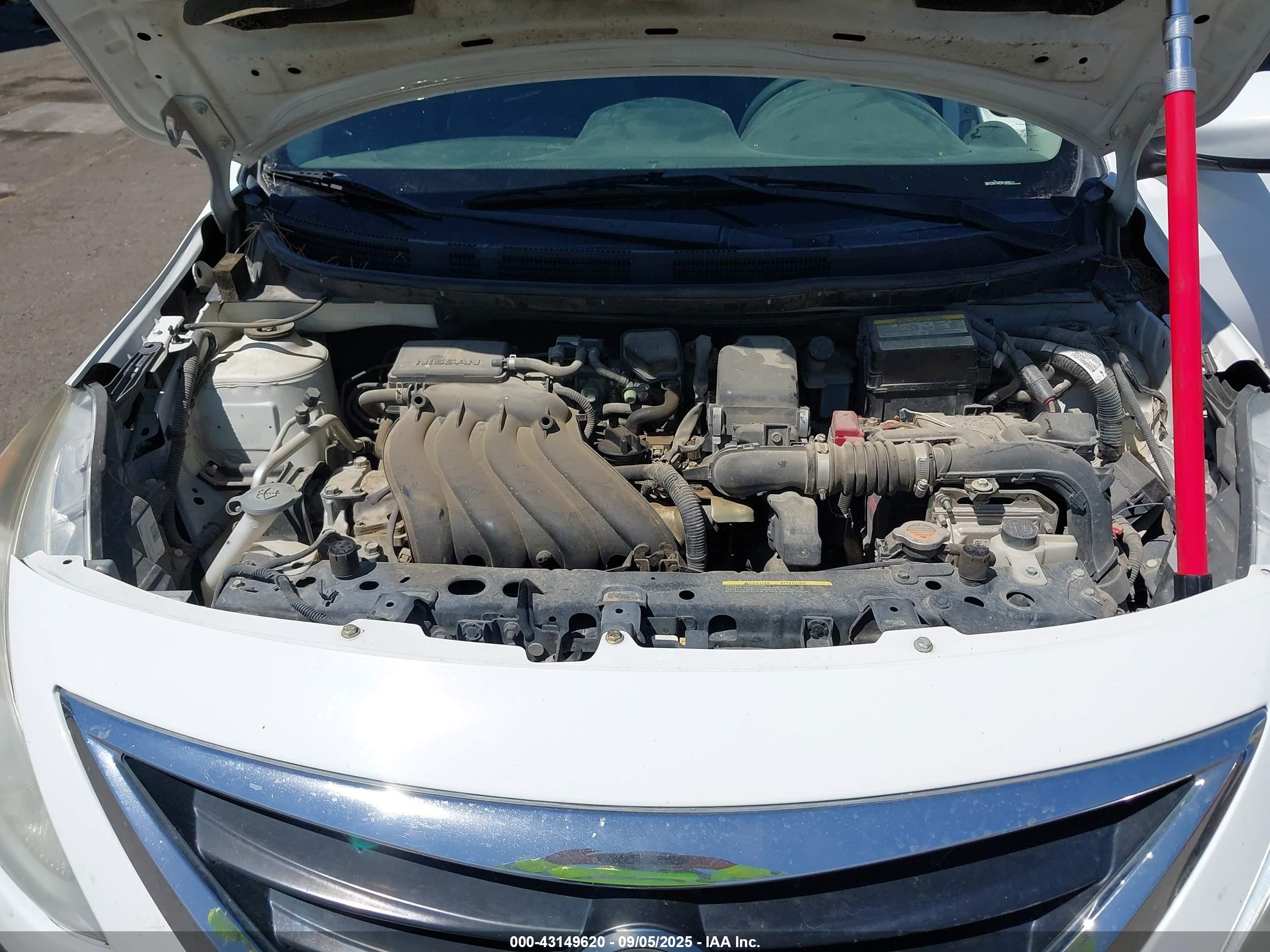 NISSAN VERSA image 10