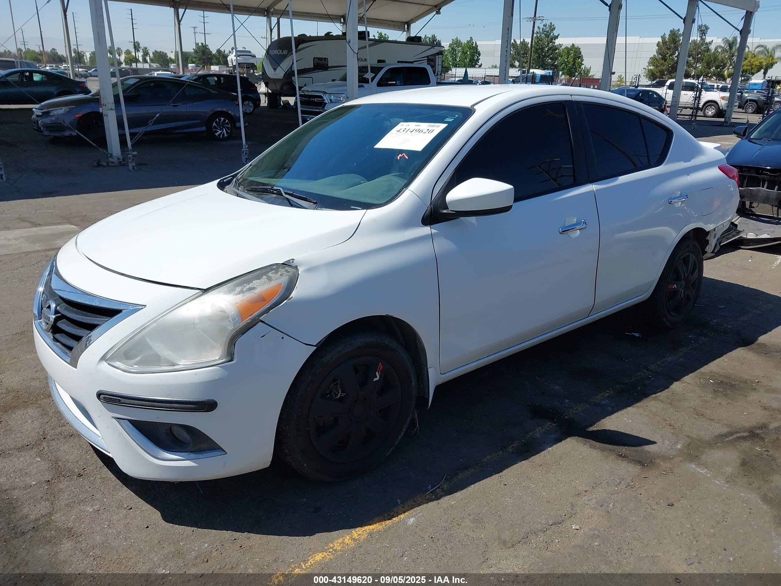 NISSAN VERSA image 2