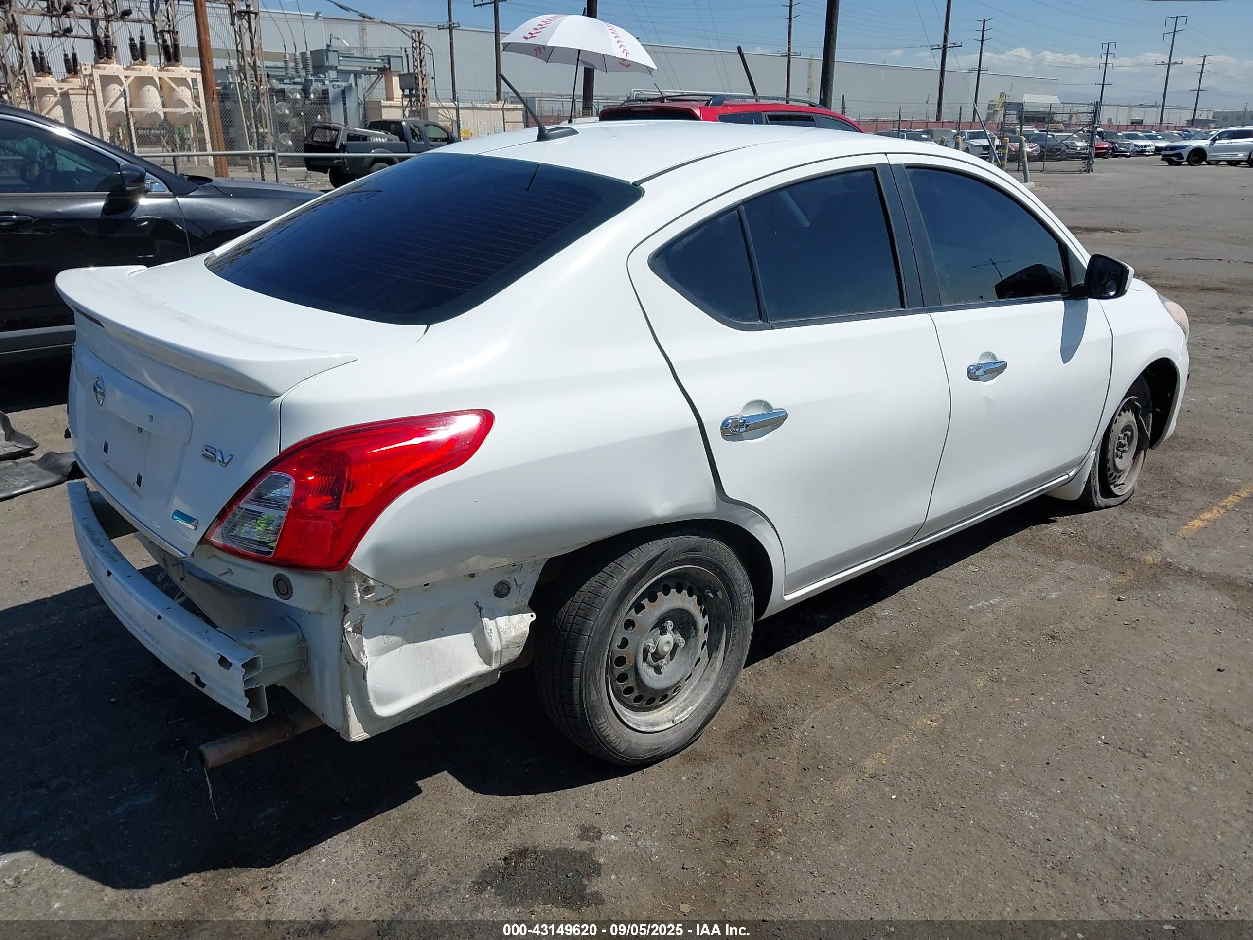 NISSAN VERSA image 4