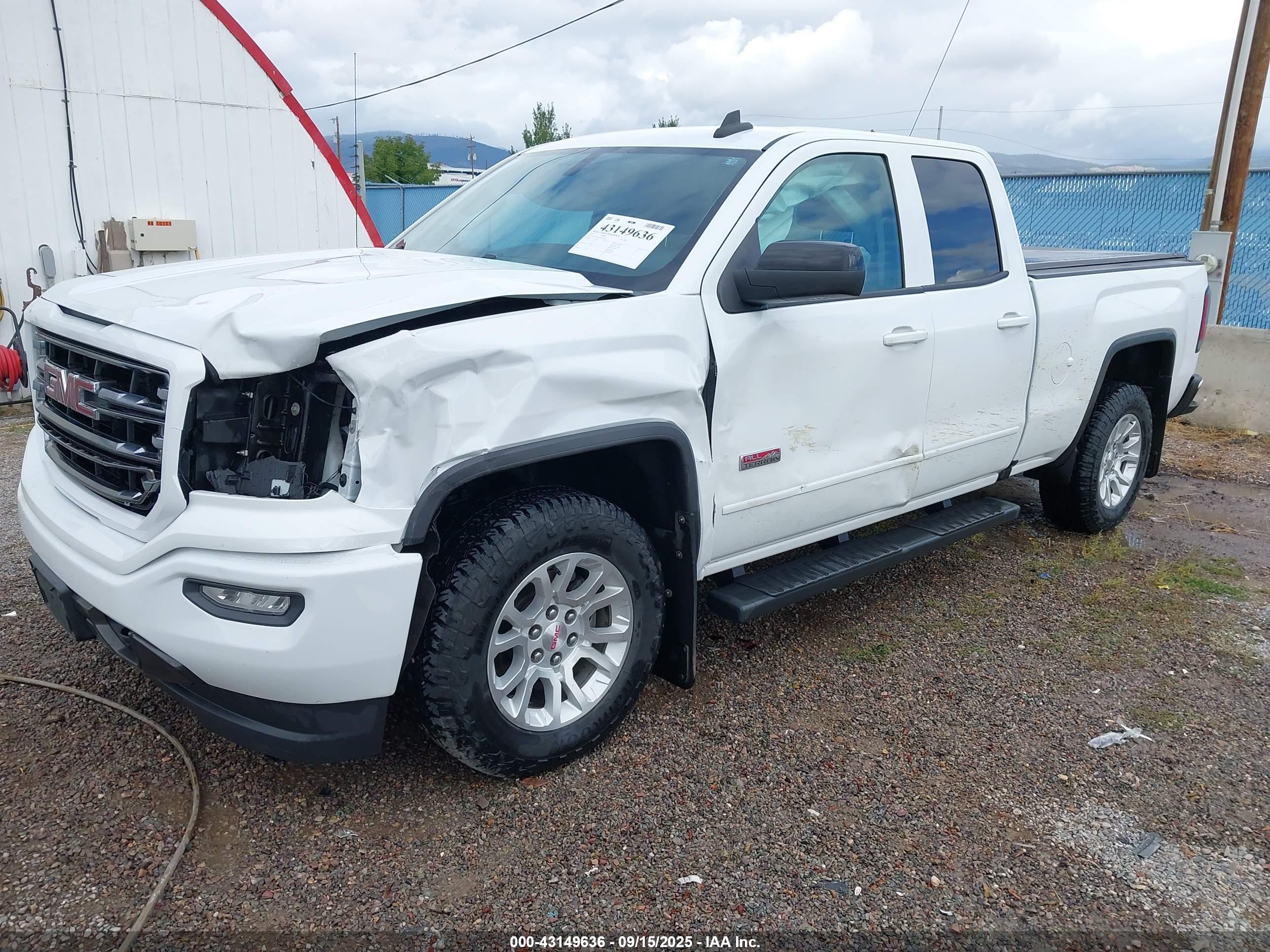 GMC SIERRA image 2