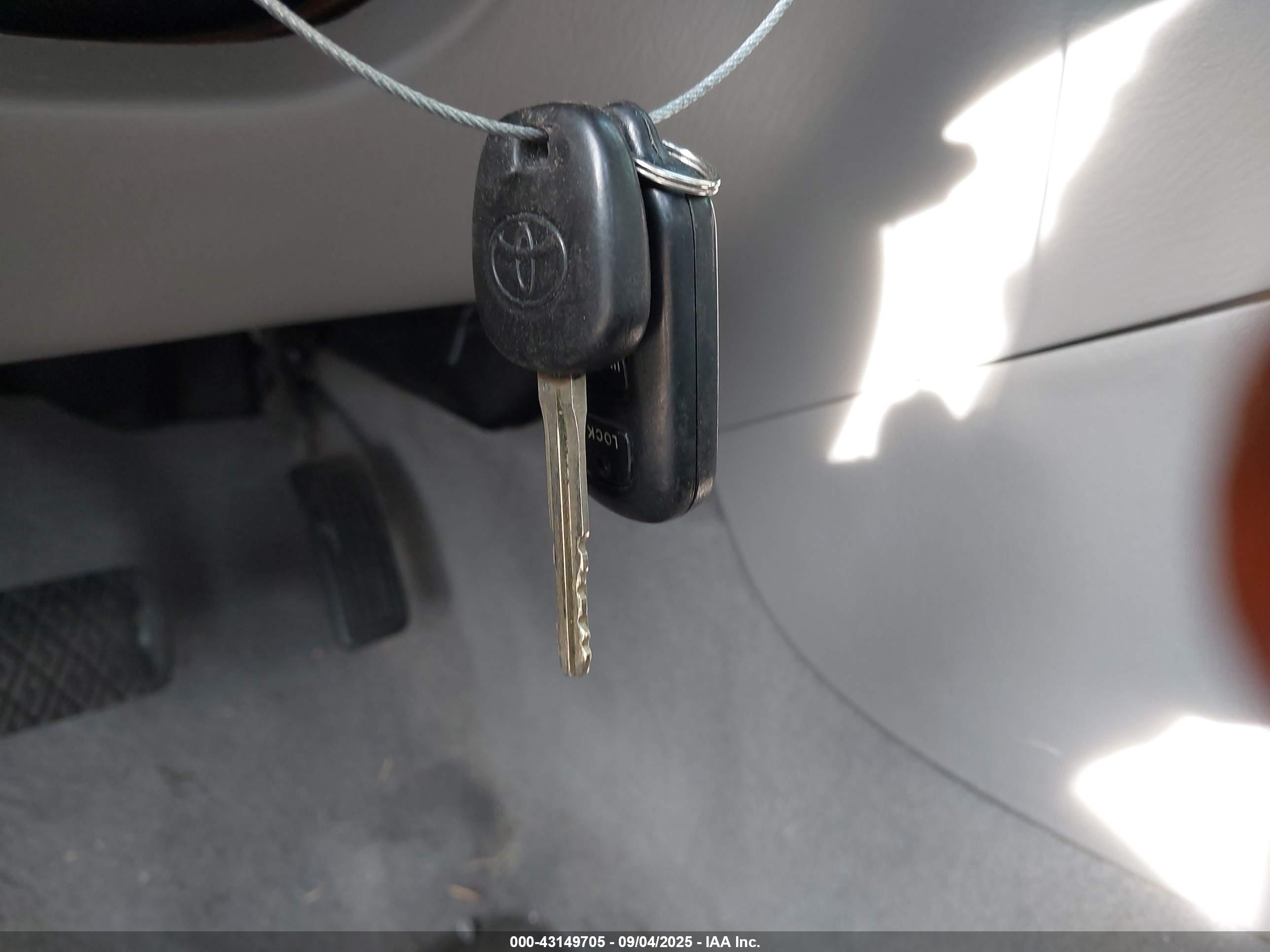 TOYOTA COROLLA image 11