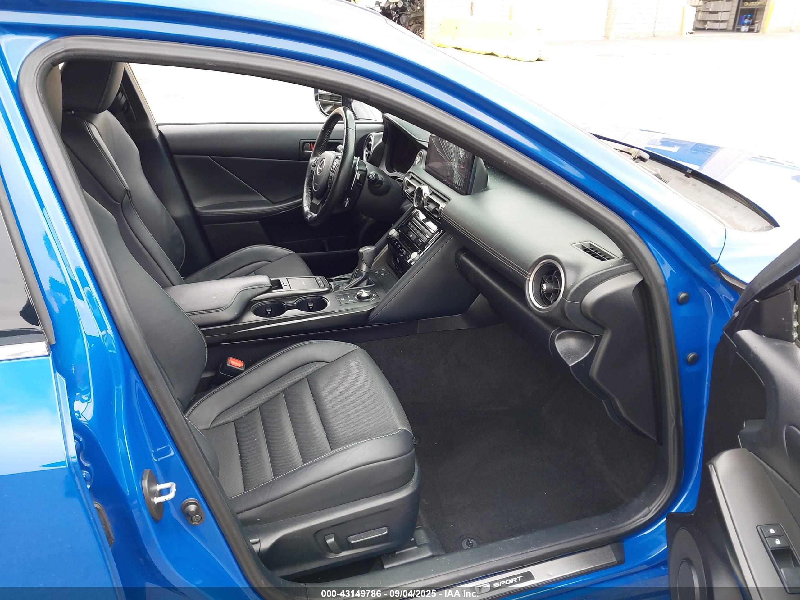 LEXUS IS image 5