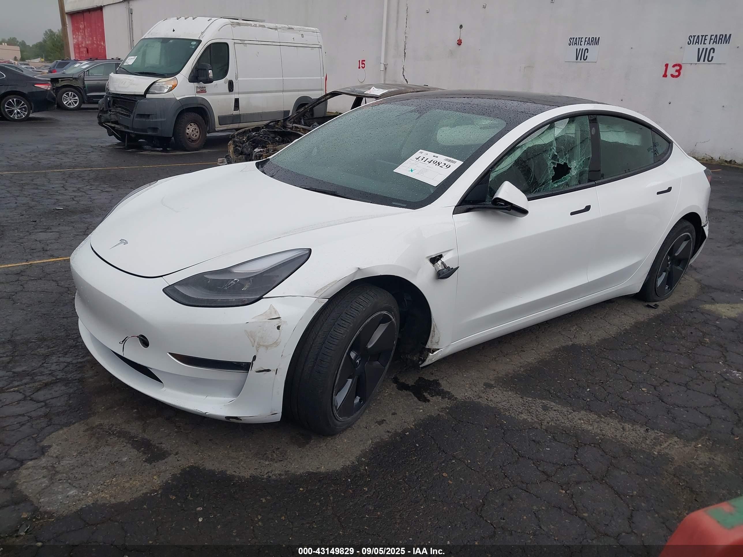 TESLA MODEL image 2