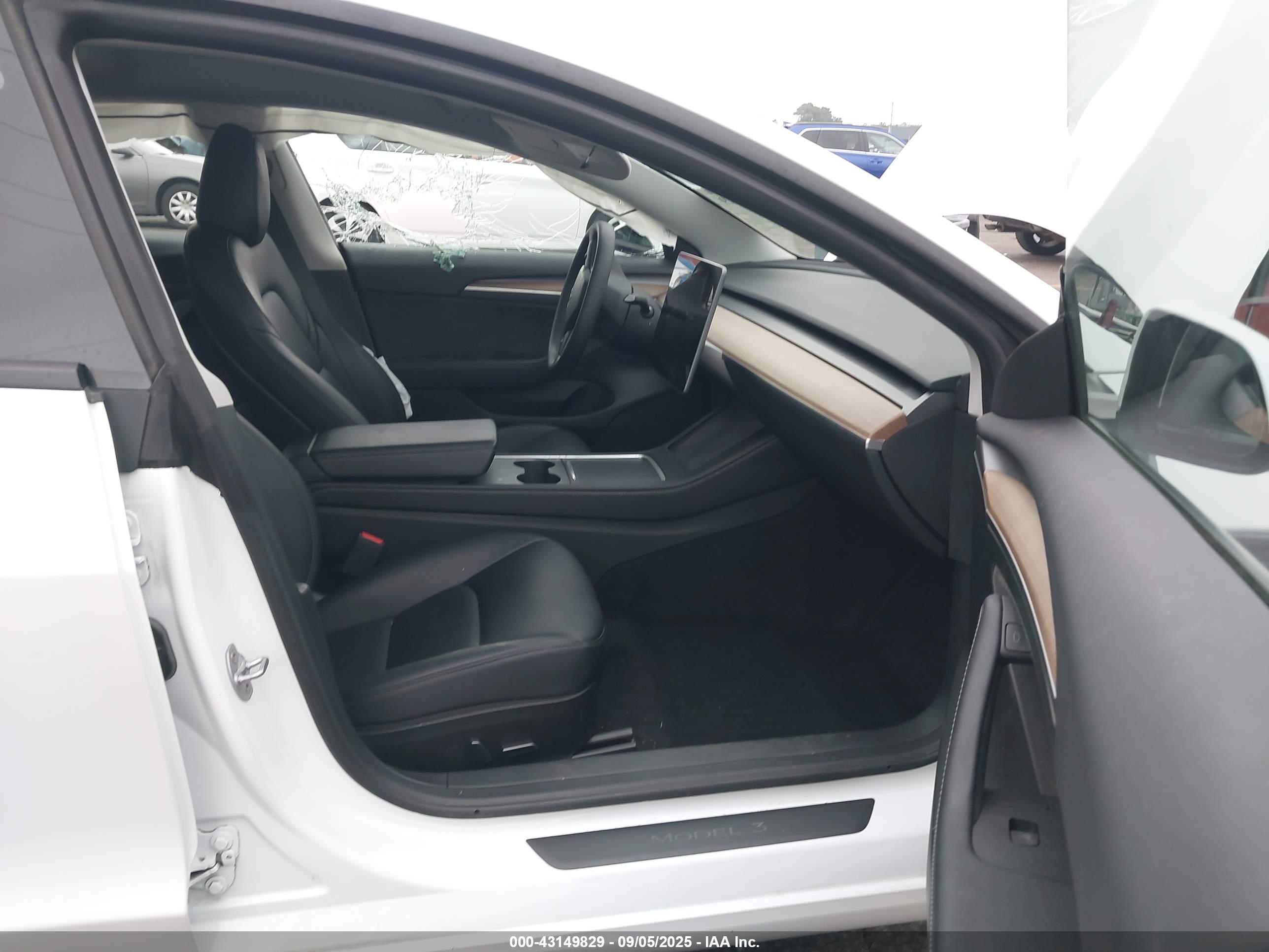 TESLA MODEL image 5