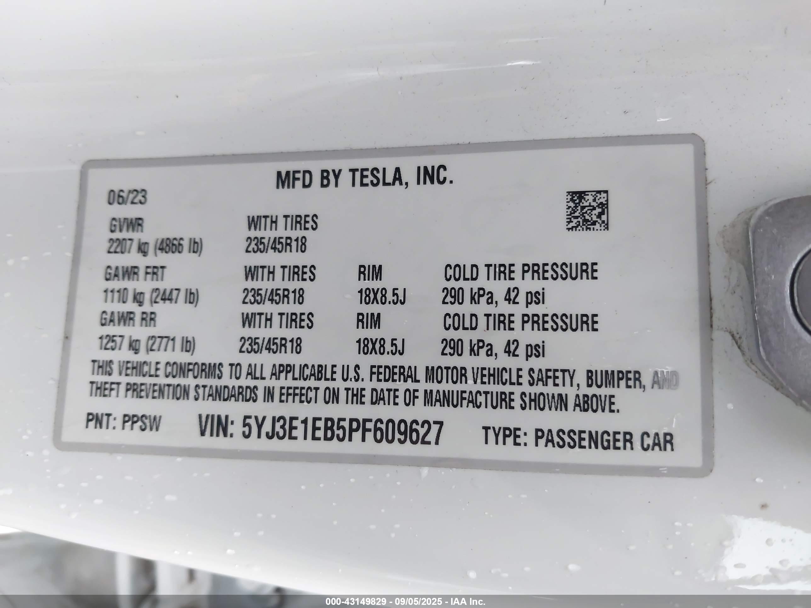 TESLA MODEL image 9