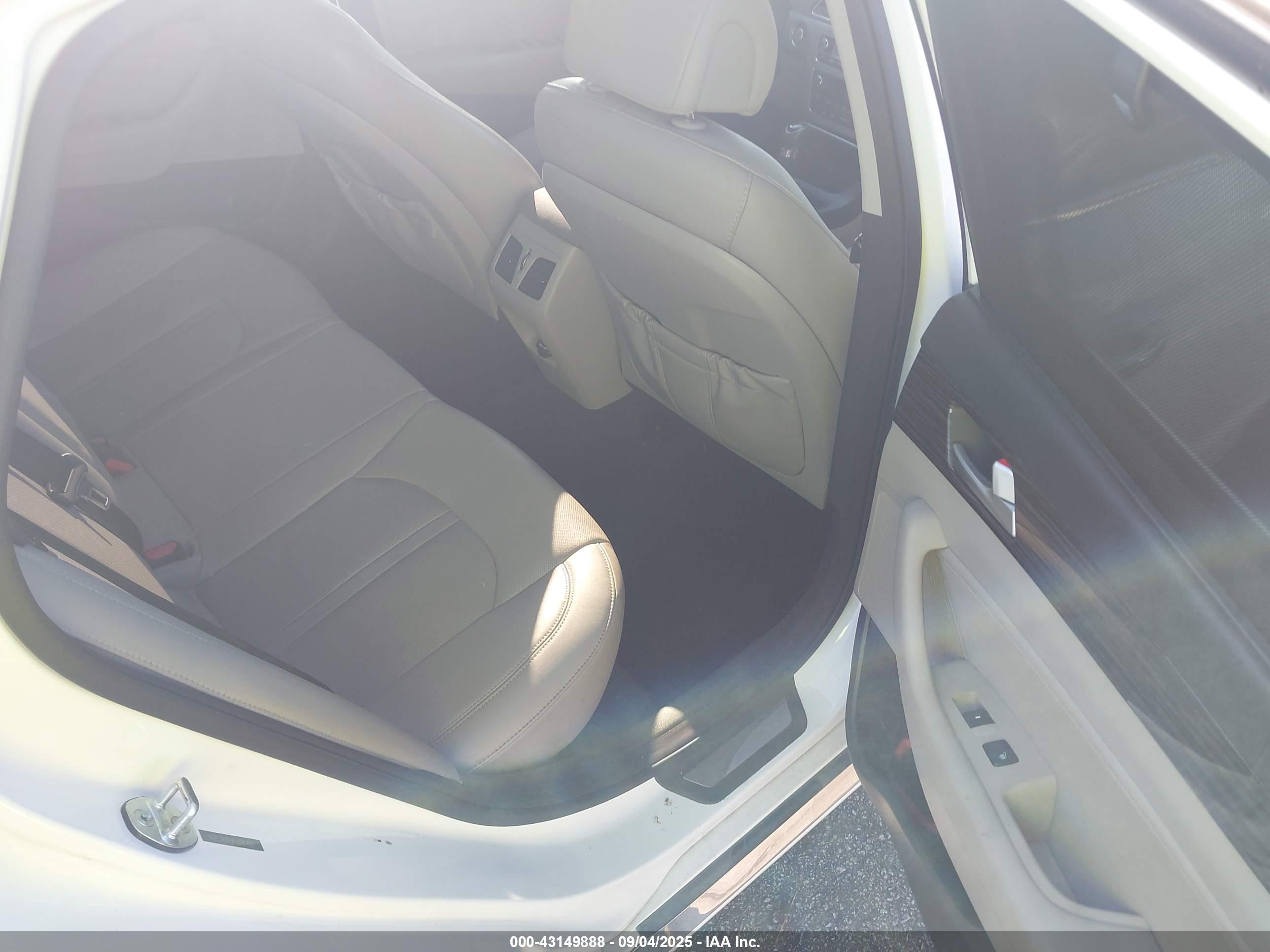 HYUNDAI SONATA image 8