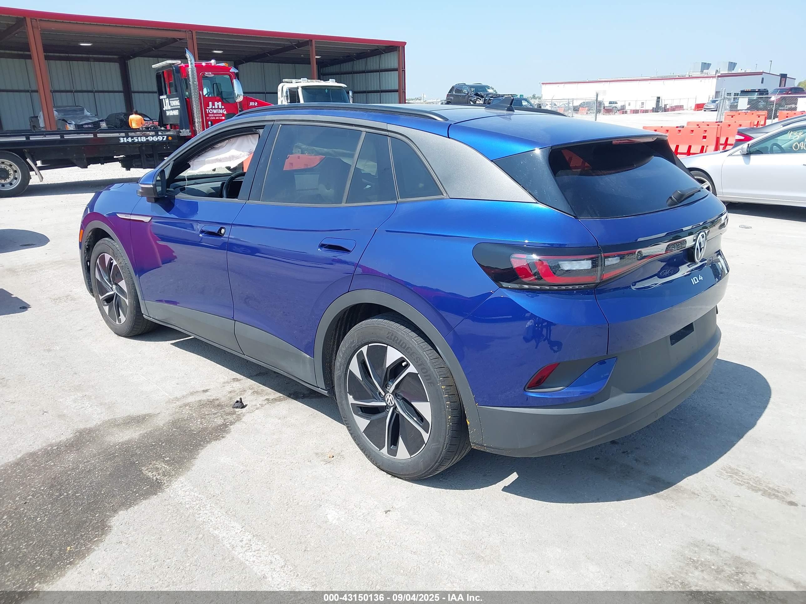VOLKSWAGEN ID.4 image 3
