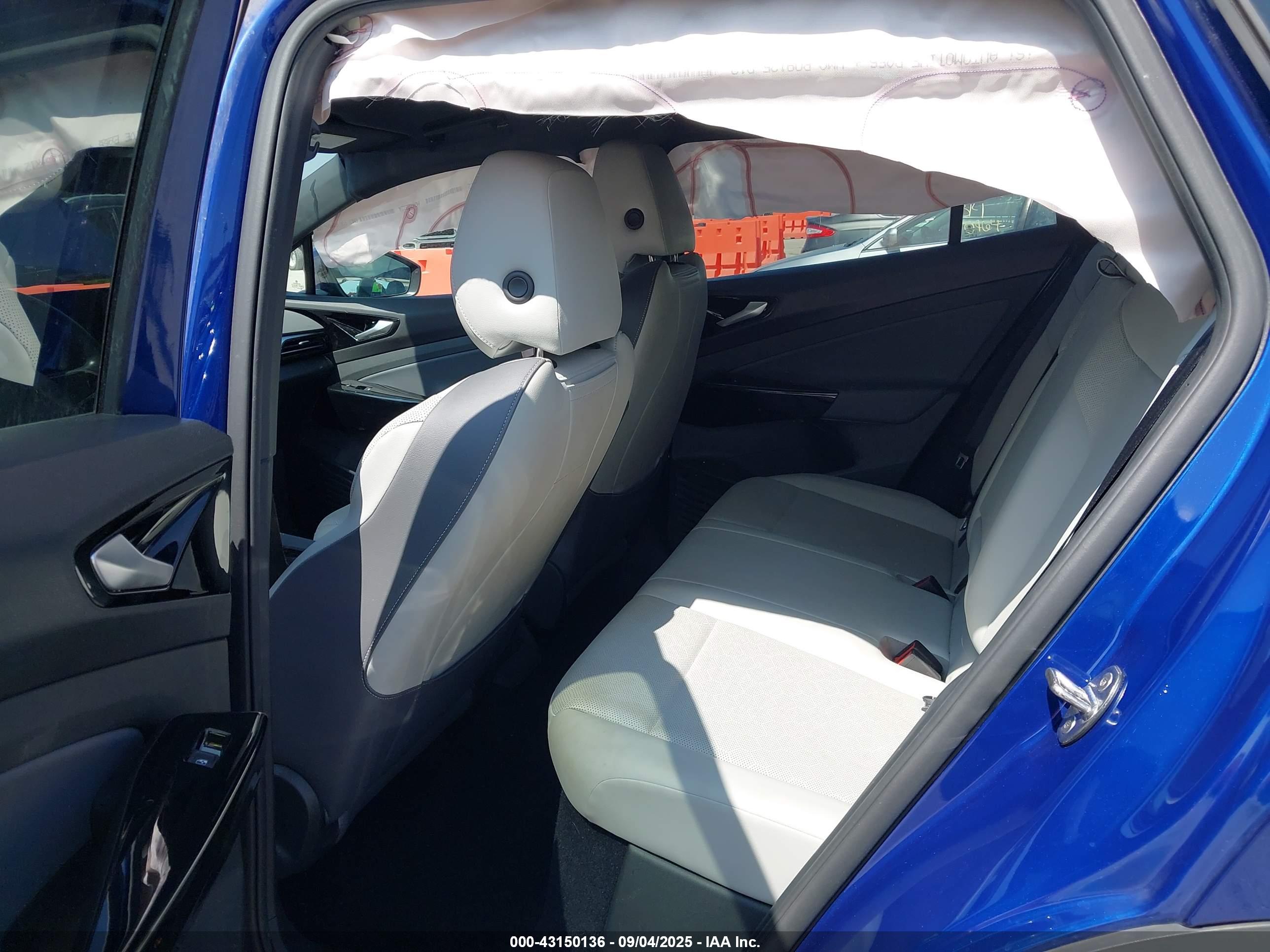 VOLKSWAGEN ID.4 image 8
