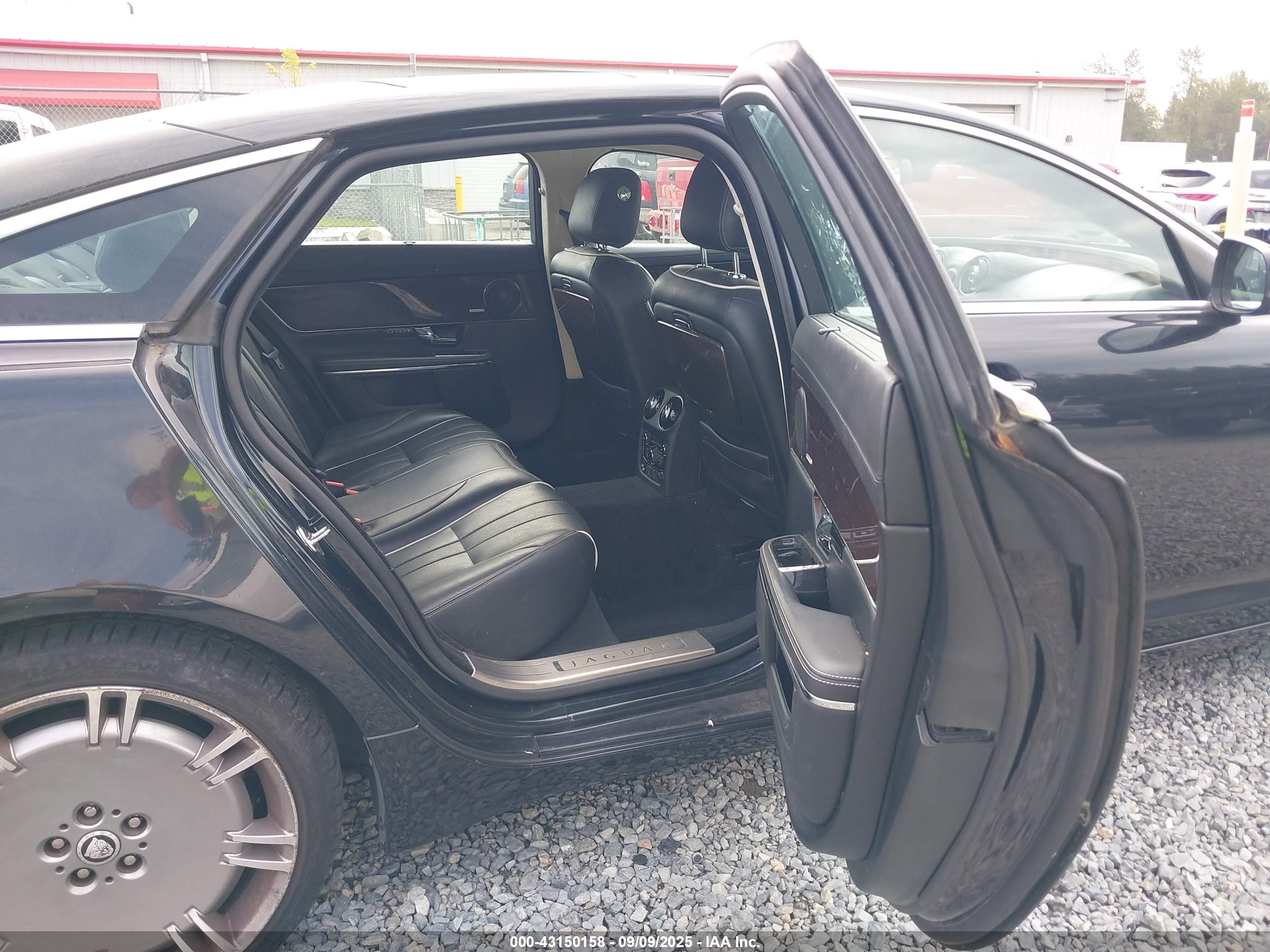 JAGUAR XJ image 8