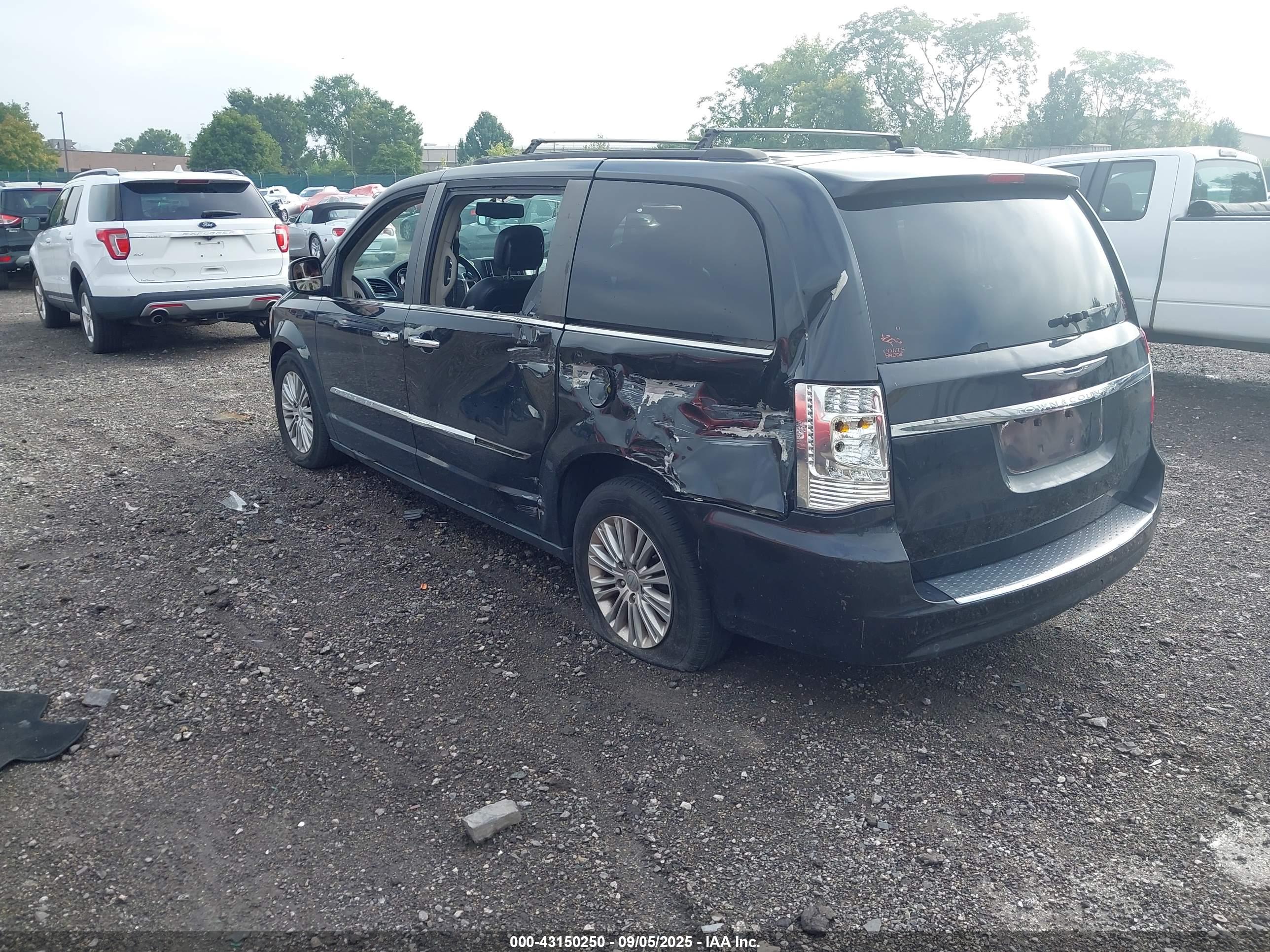CHRYSLER TOWN image 3