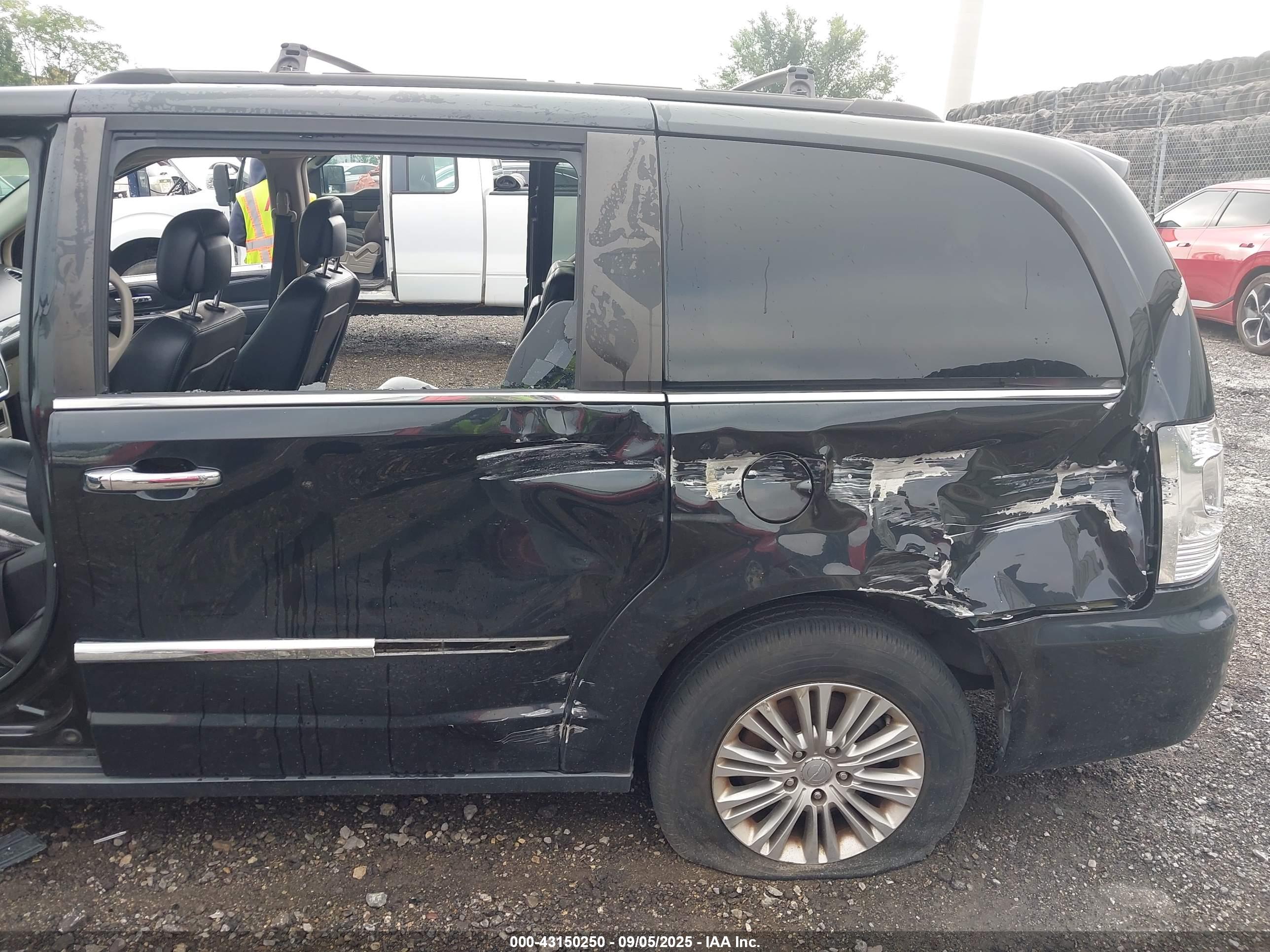 CHRYSLER TOWN image 6