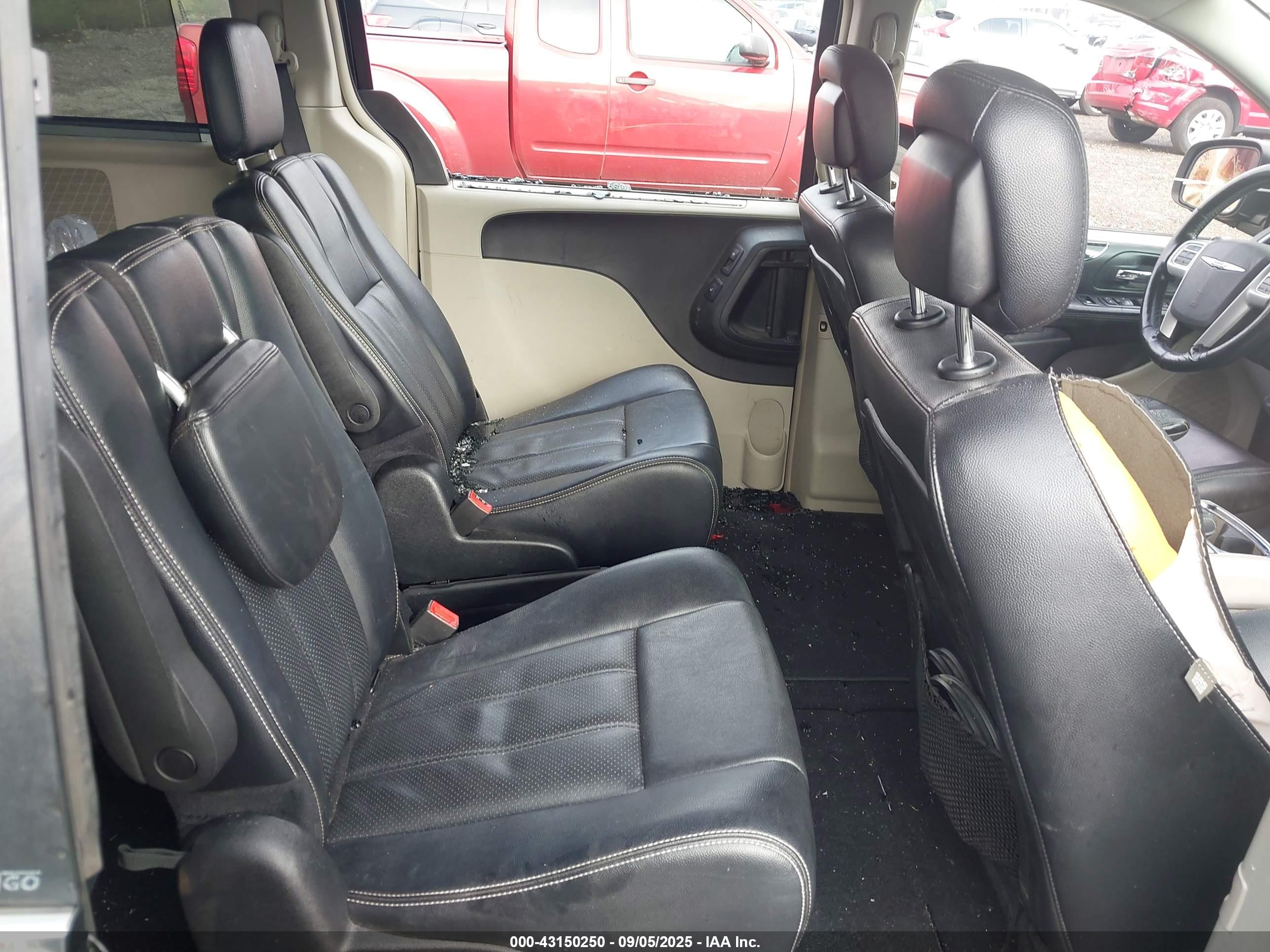 CHRYSLER TOWN image 8