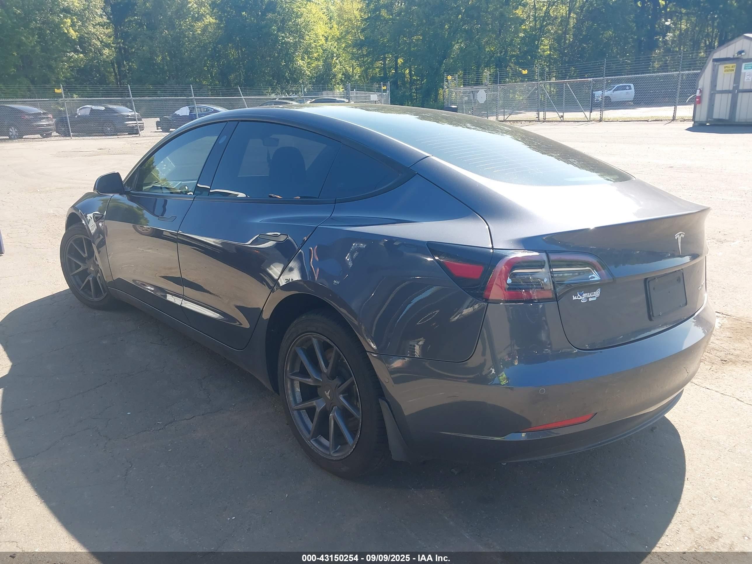 TESLA MODEL image 3