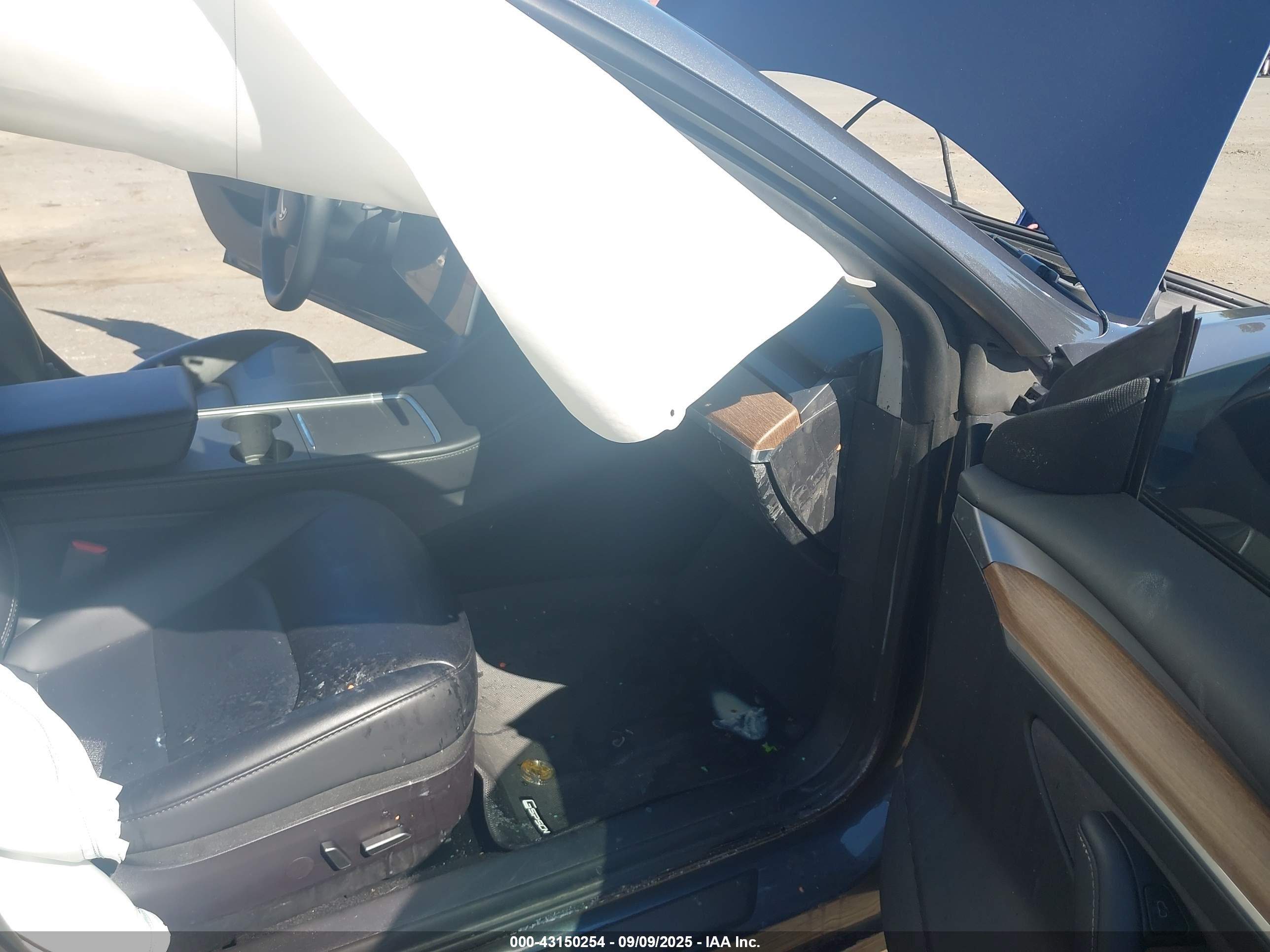 TESLA MODEL image 5