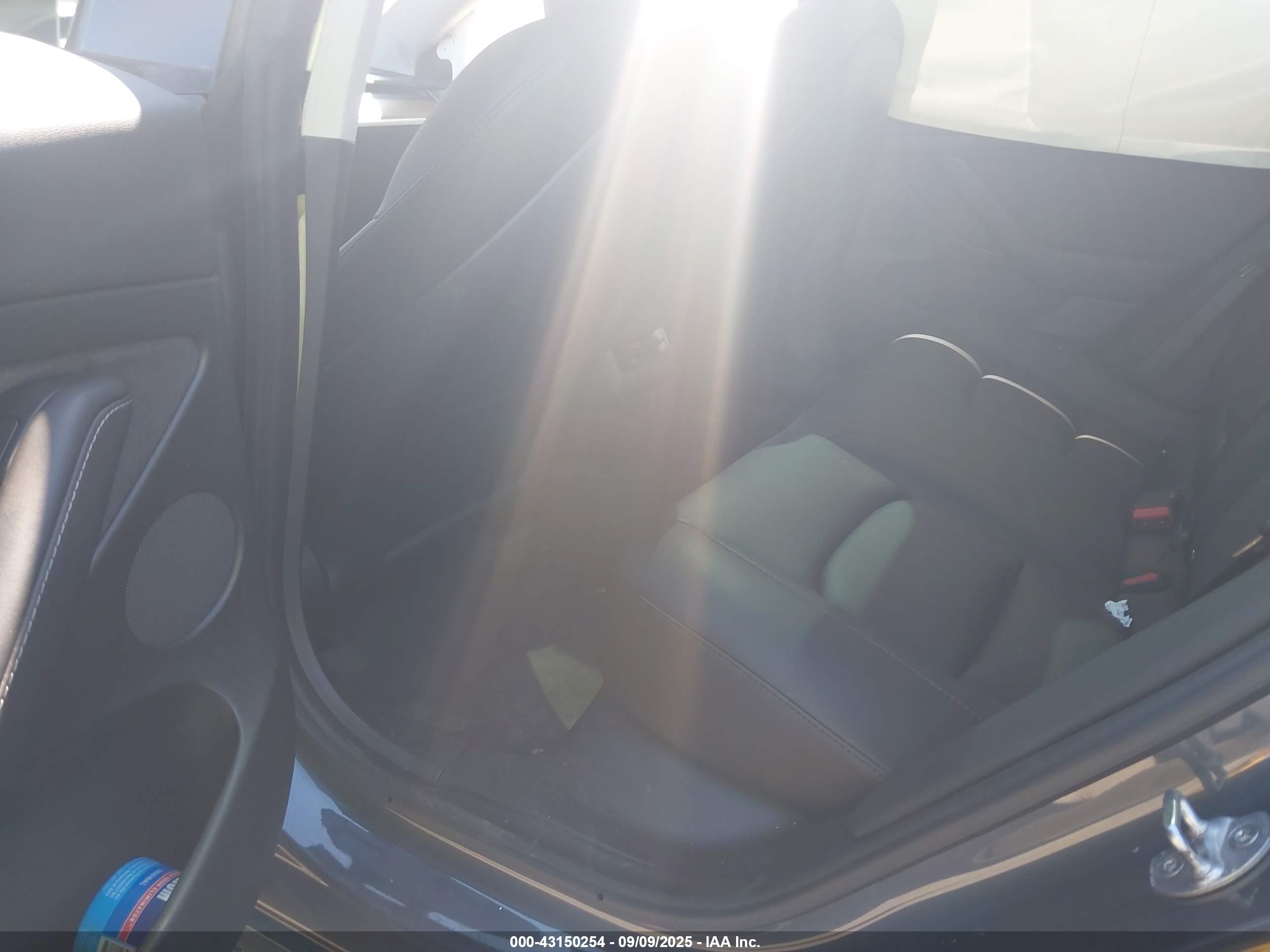 TESLA MODEL image 8