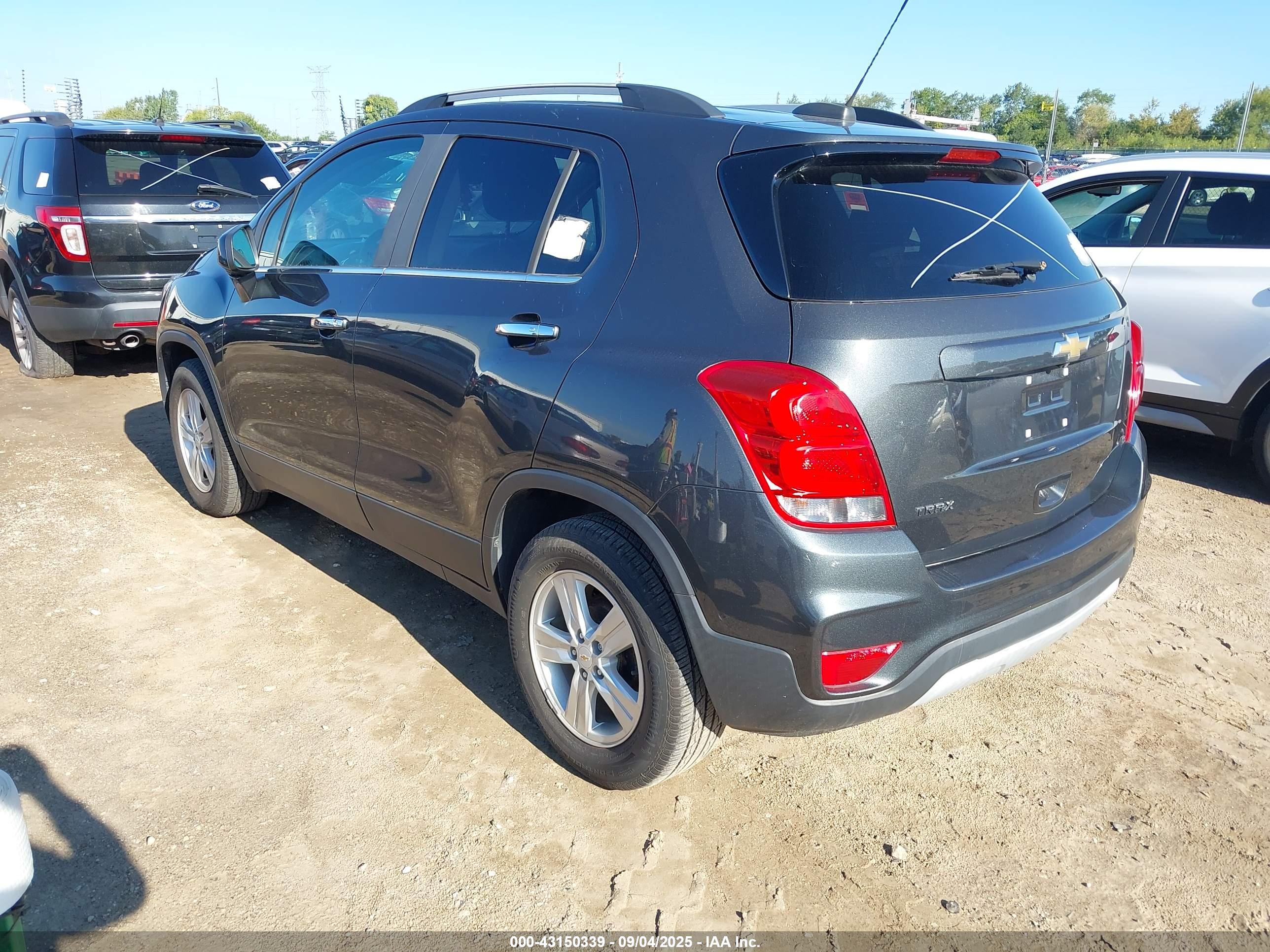 CHEVROLET TRAX image 3