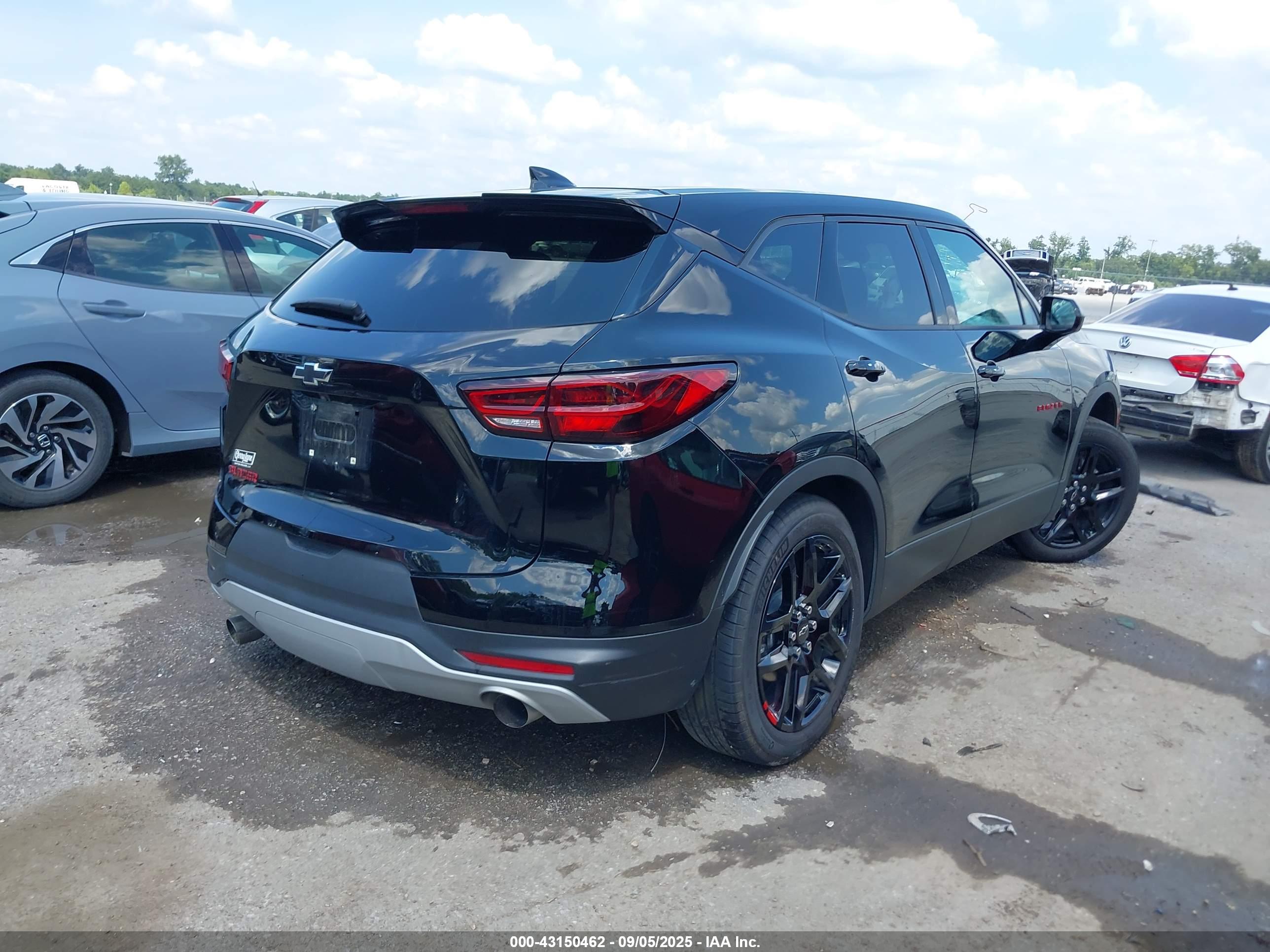 CHEVROLET BLAZER image 4